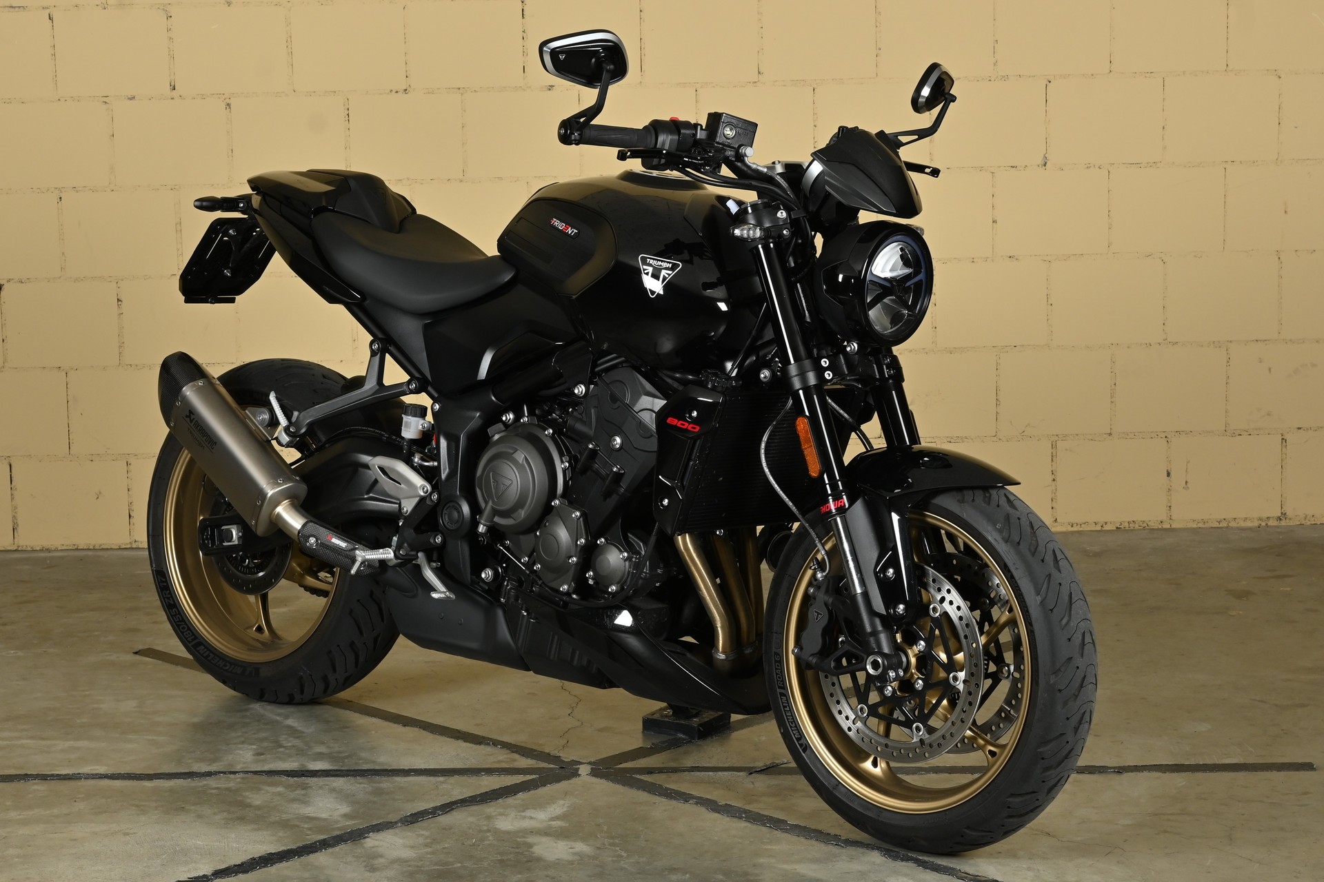 TRIUMPH Trident 800-image-1