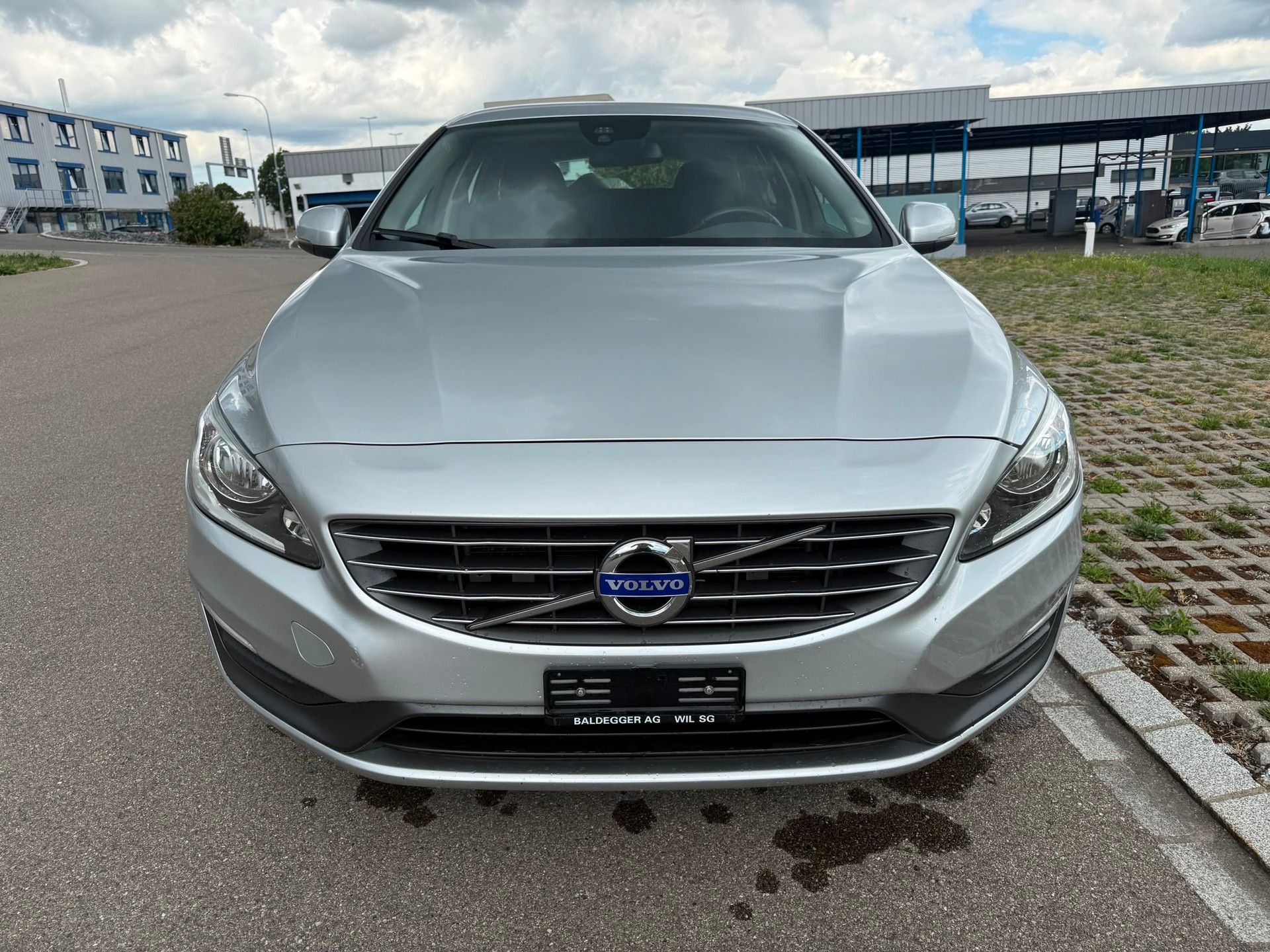 VOLVO V60 D4 Geartronic-showroom-element-1