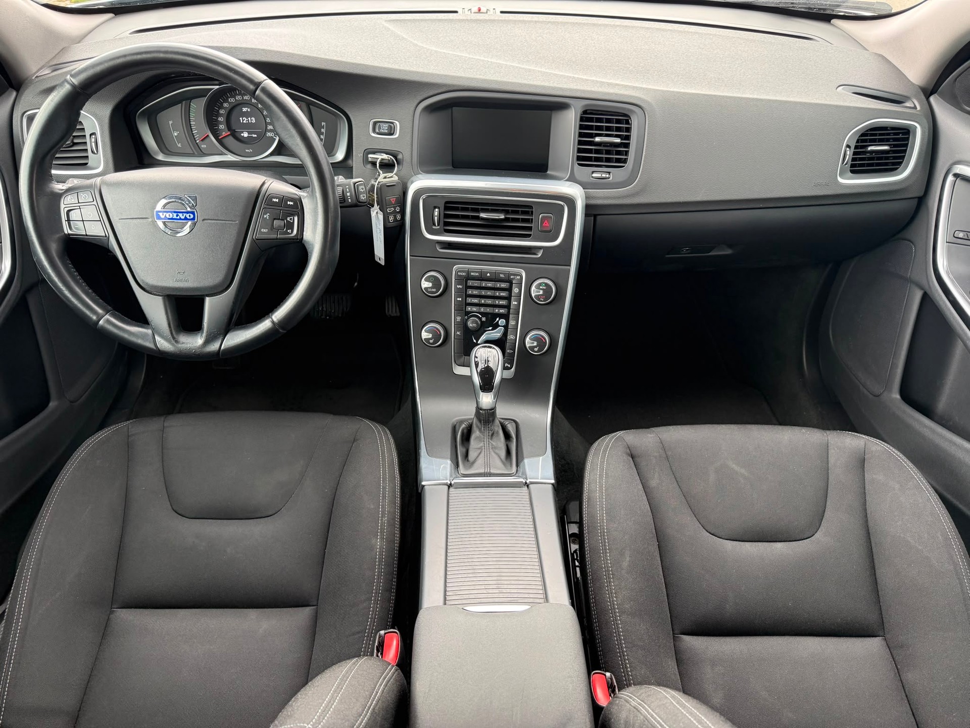 VOLVO V60 D4 Geartronic-image-16