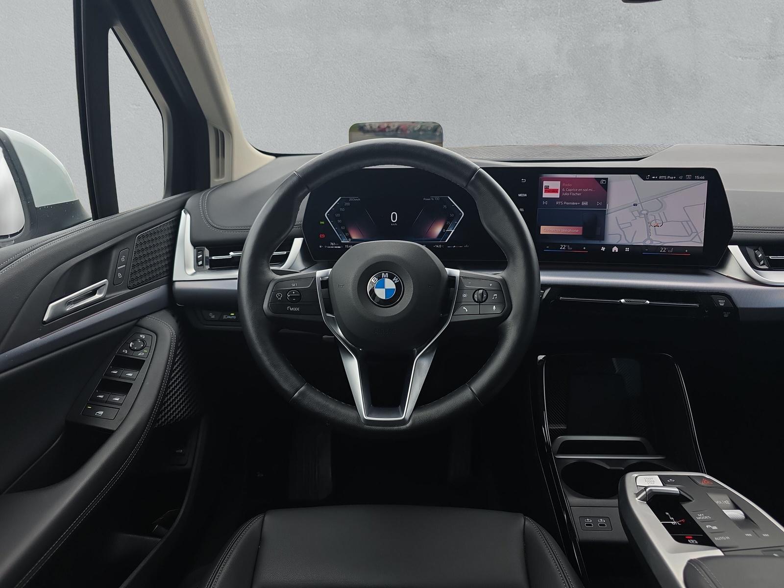 BMW 218i Active Tourer-image-15