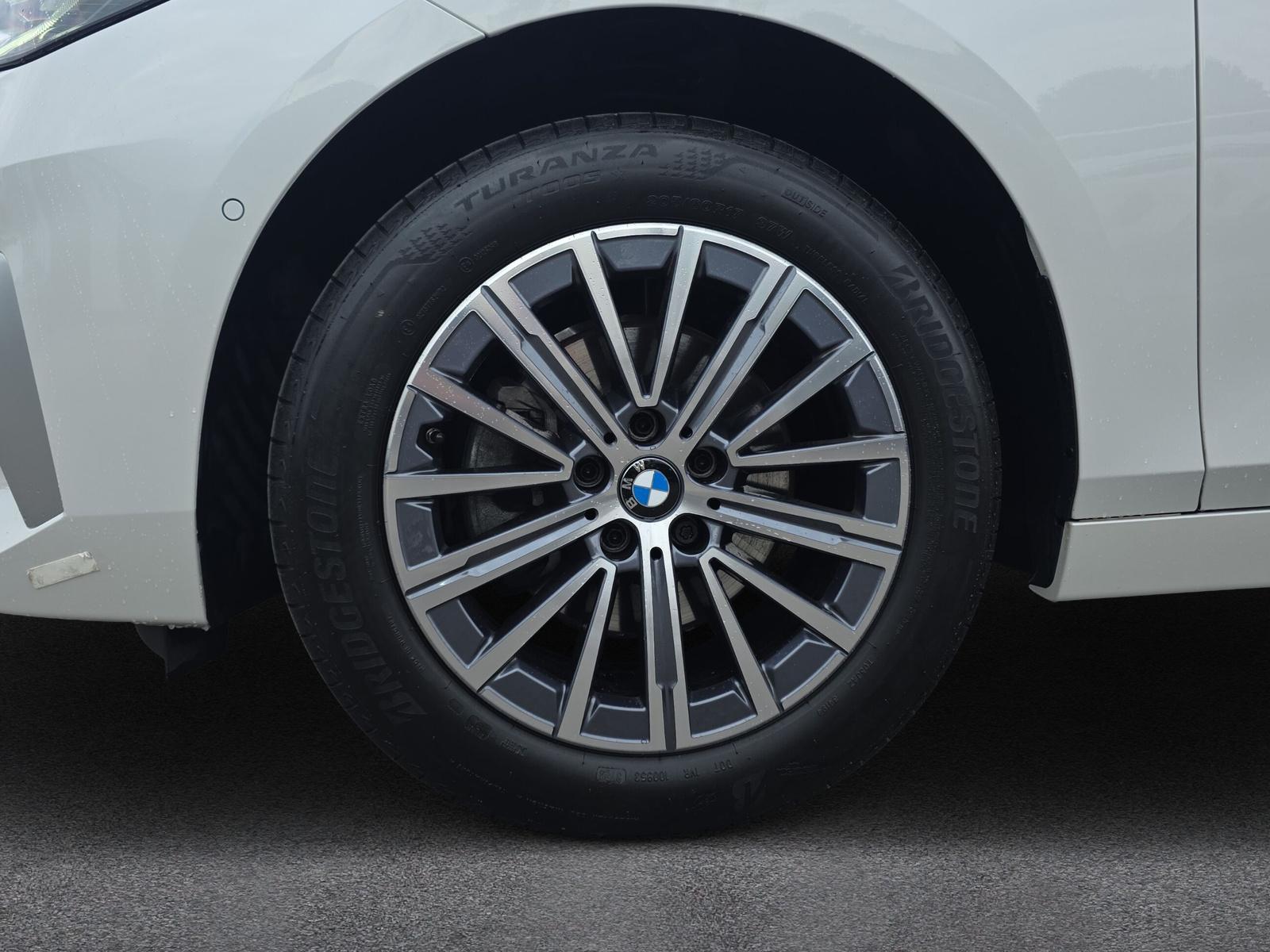BMW 218i Active Tourer-image-8