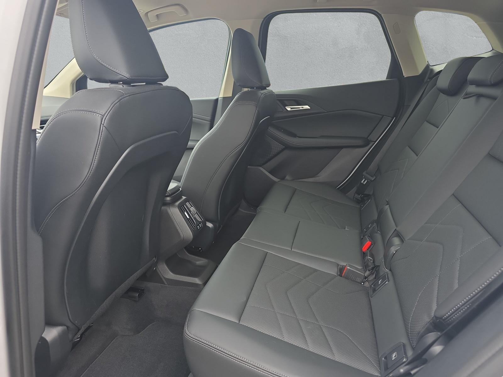 BMW 218i Active Tourer-image-11