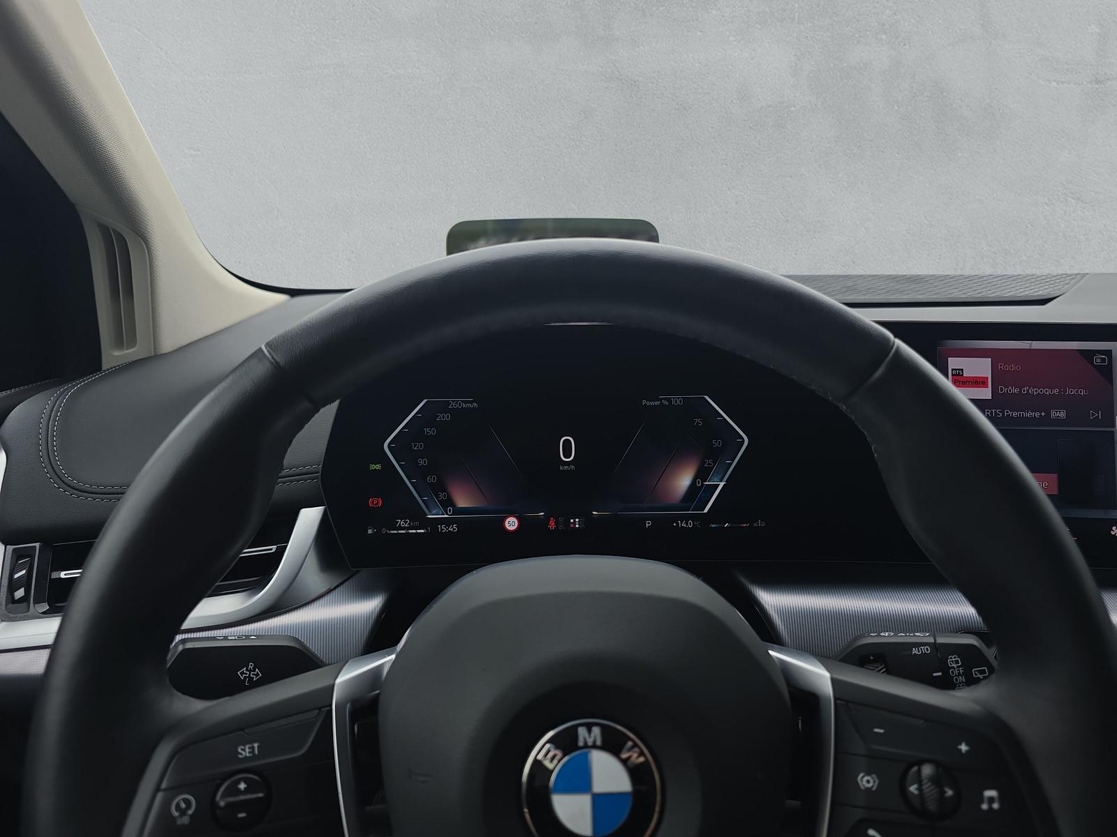 BMW 218i Active Tourer-image-17