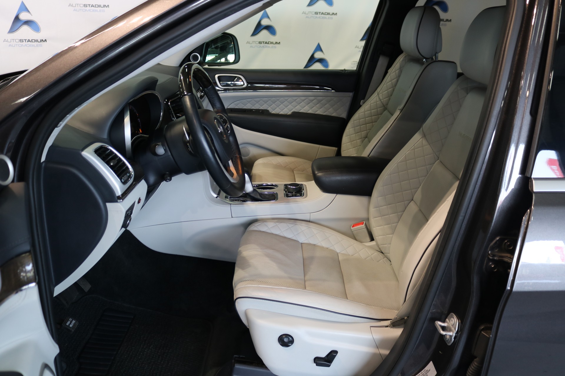 JEEP Grand Cherokee 3.0 CRD Summit Automatic-showroom-element-3