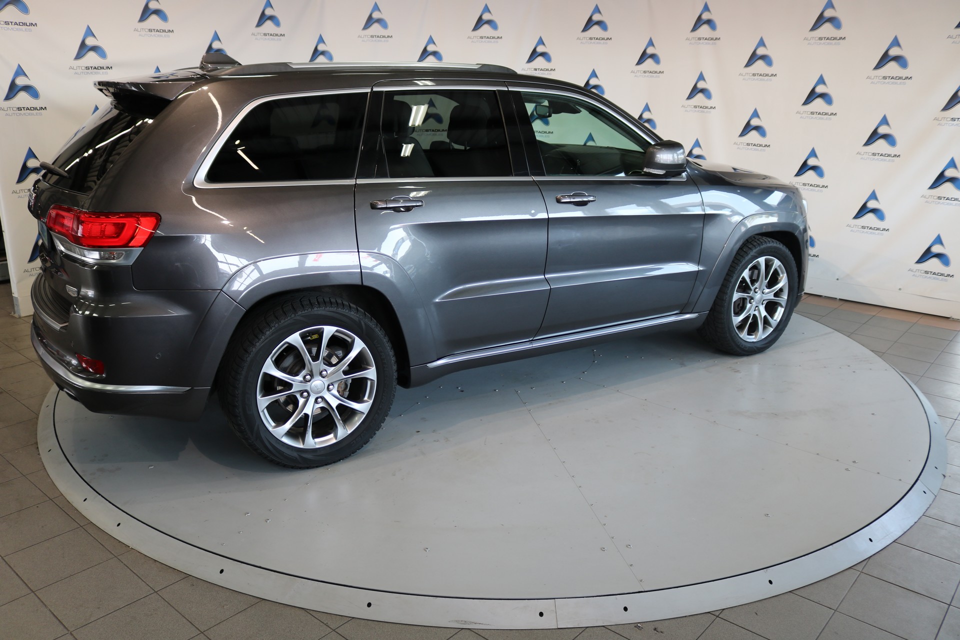 JEEP Grand Cherokee 3.0 CRD Summit Automatic-image-24