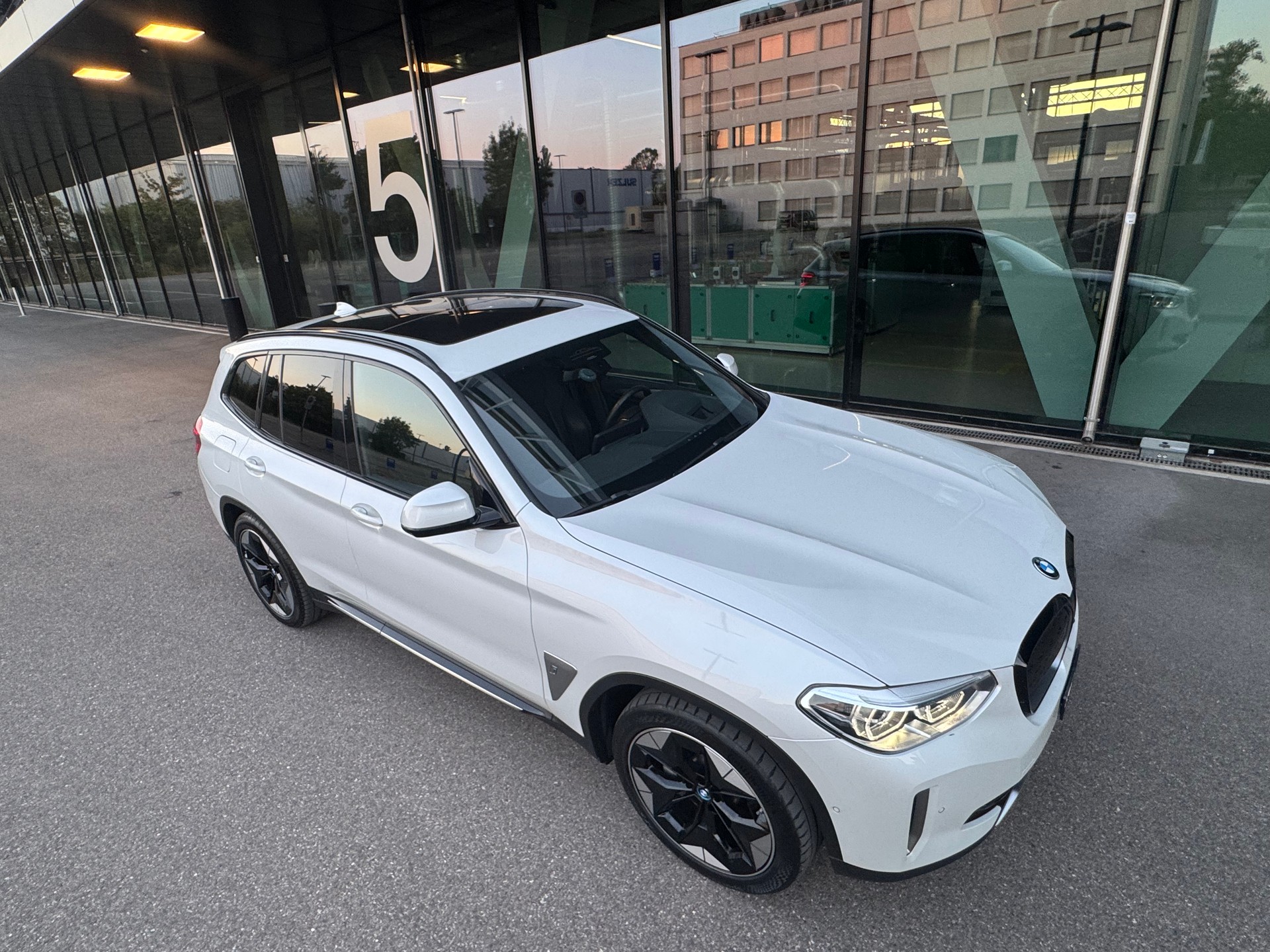 BMW iX3 Impressive-image-4
