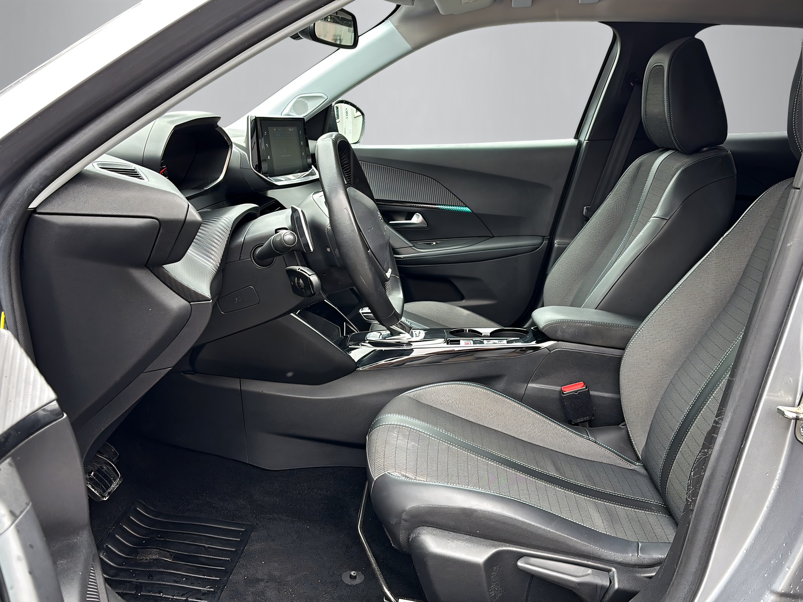 PEUGEOT 2008 1.2 PureTech 130 Allure-showroom-element-2