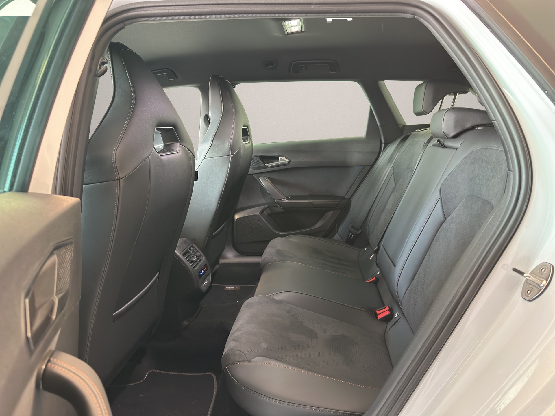 CUPRA LEON ST 1.5 e-HYBRID pHEV VZ DSG-image-10