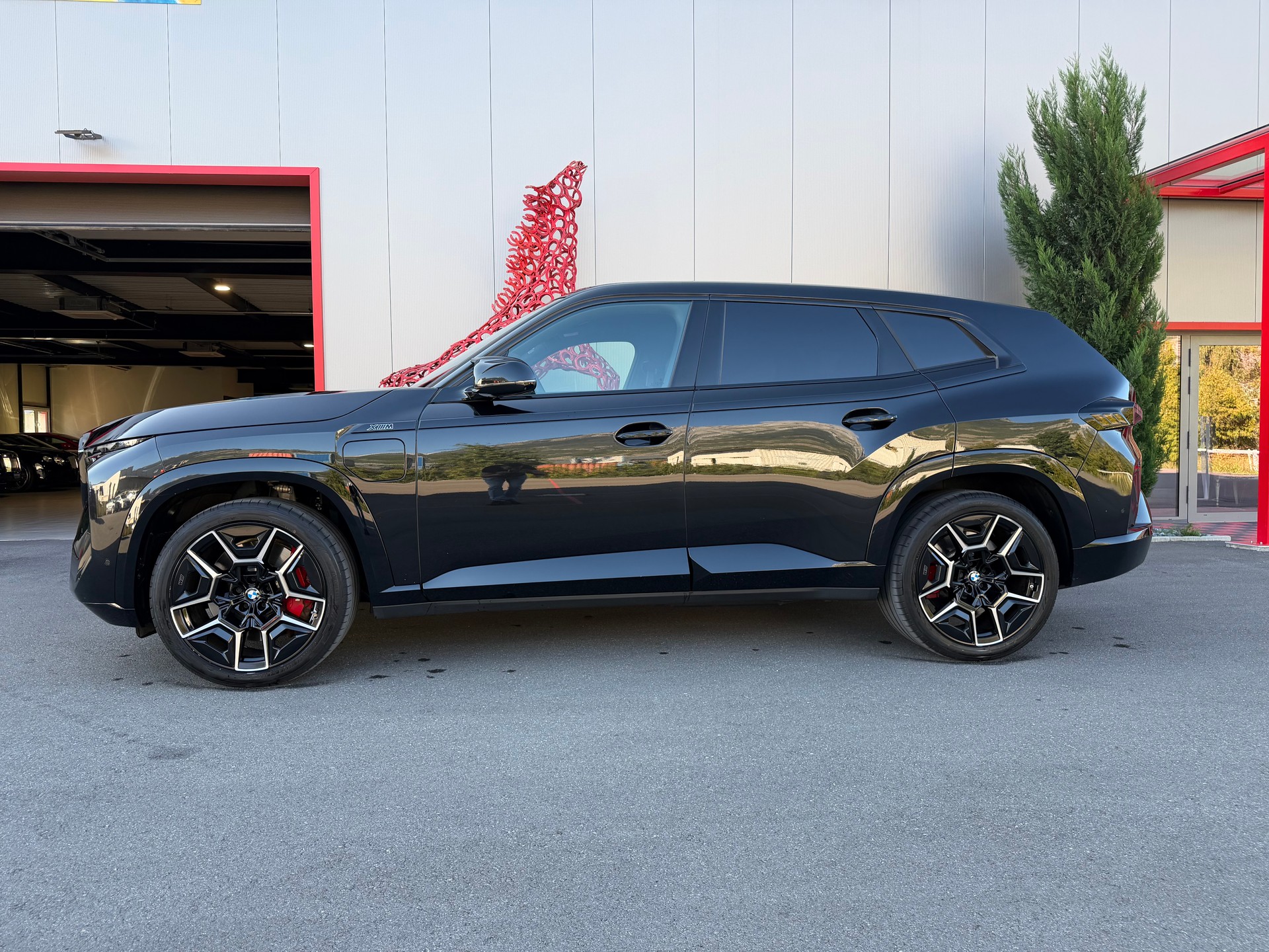 BMW XM xDrive 50e PHEV Steptronic-showroom-element-3