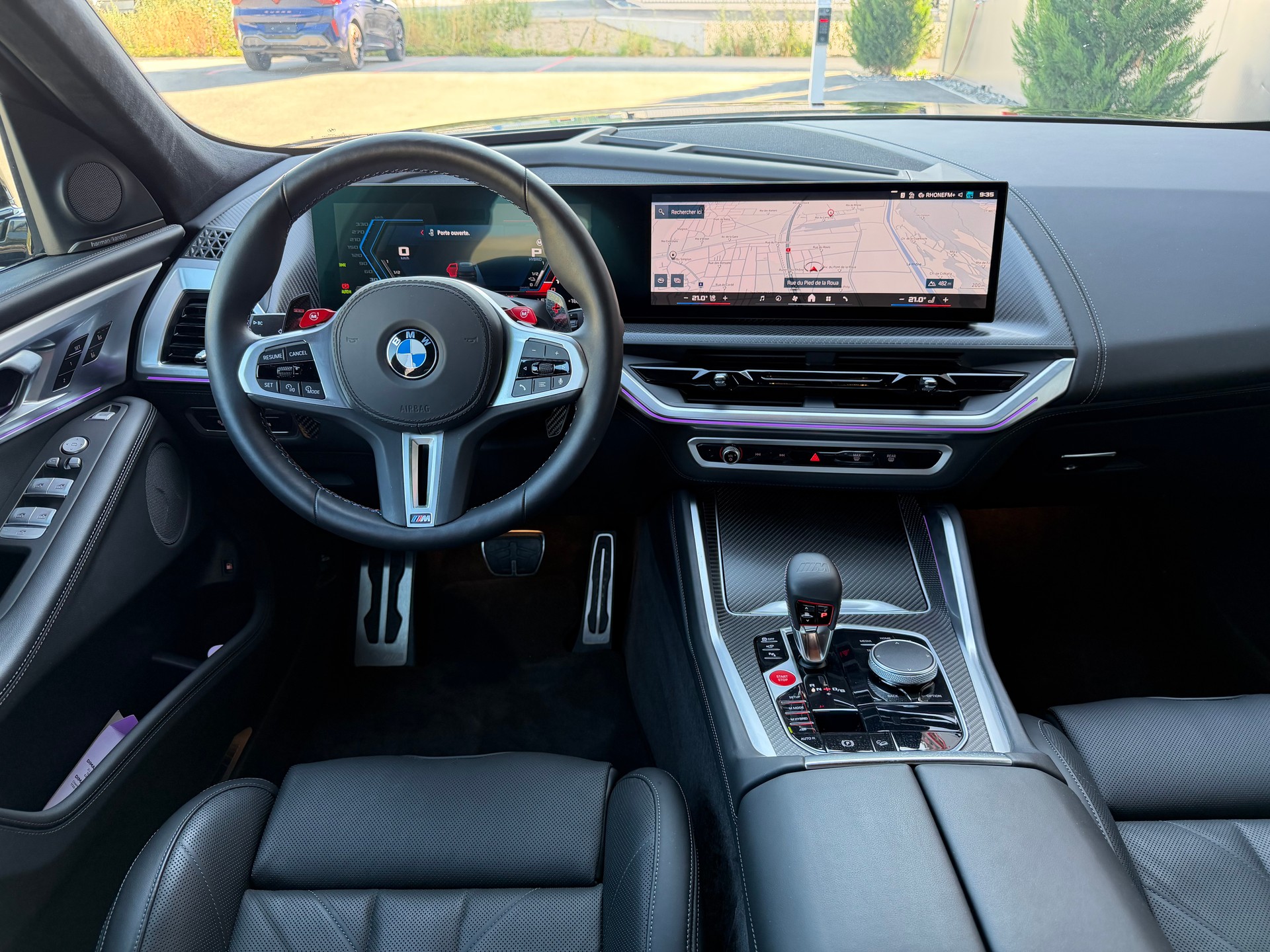 BMW XM xDrive 50e PHEV Steptronic-image-11