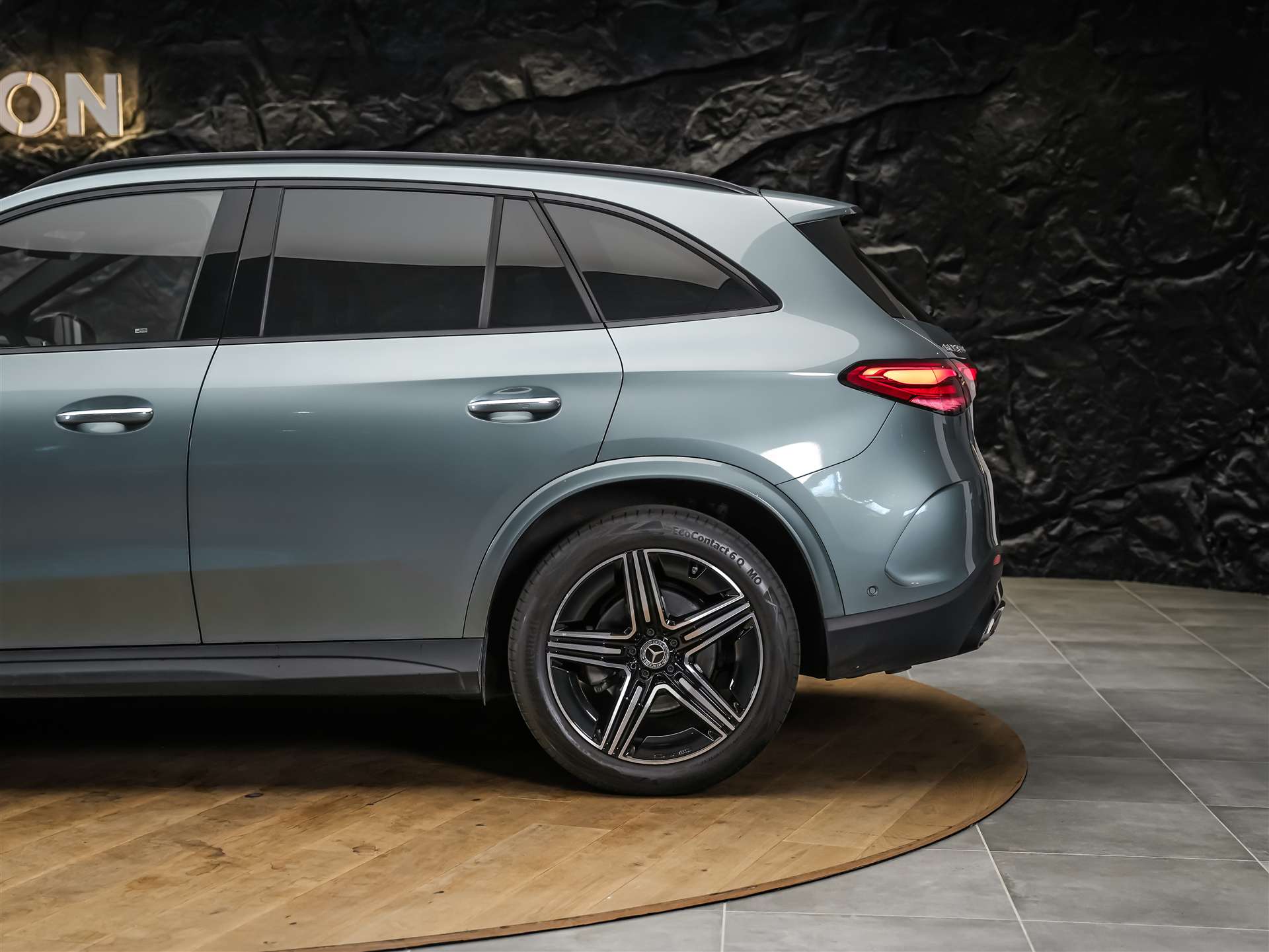 MERCEDES-BENZ GLC 300 d AMG Line 4matic *Werksgarantie*Digital Light*360°Kamera*-image-13