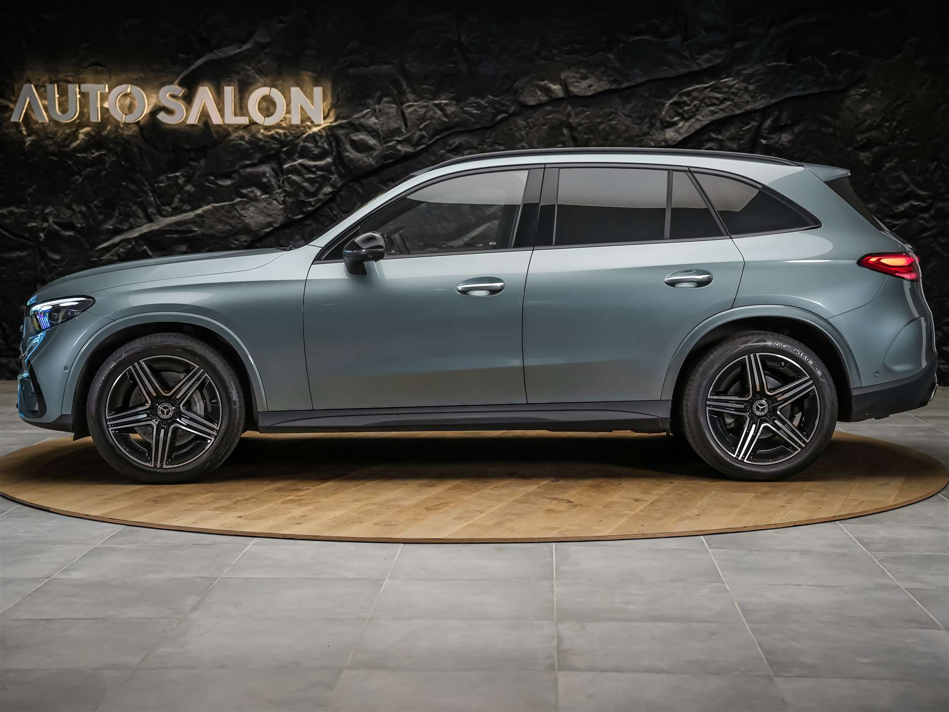 MERCEDES-BENZ GLC 300 d AMG Line 4matic *Werksgarantie*Digital Light*360°Kamera*-showroom-element-2