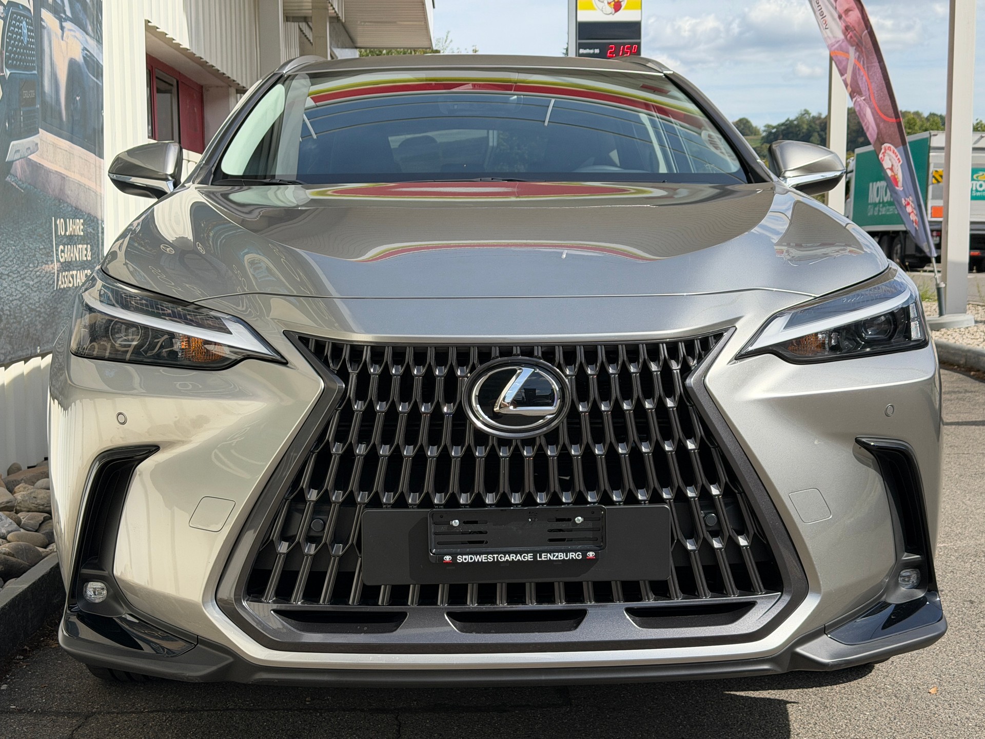 LEXUS NX 450h+ E-FOUR Comfort-showroom-element-3