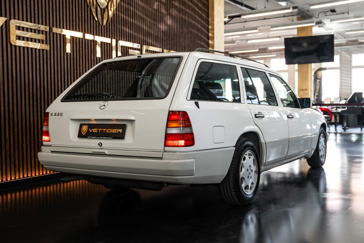 MERCEDES-BENZ E 220-image-6