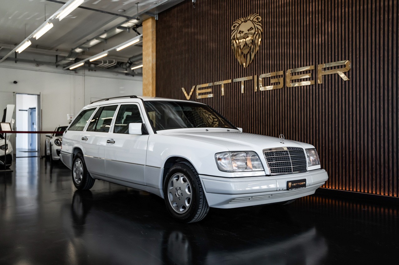 MERCEDES-BENZ E 220