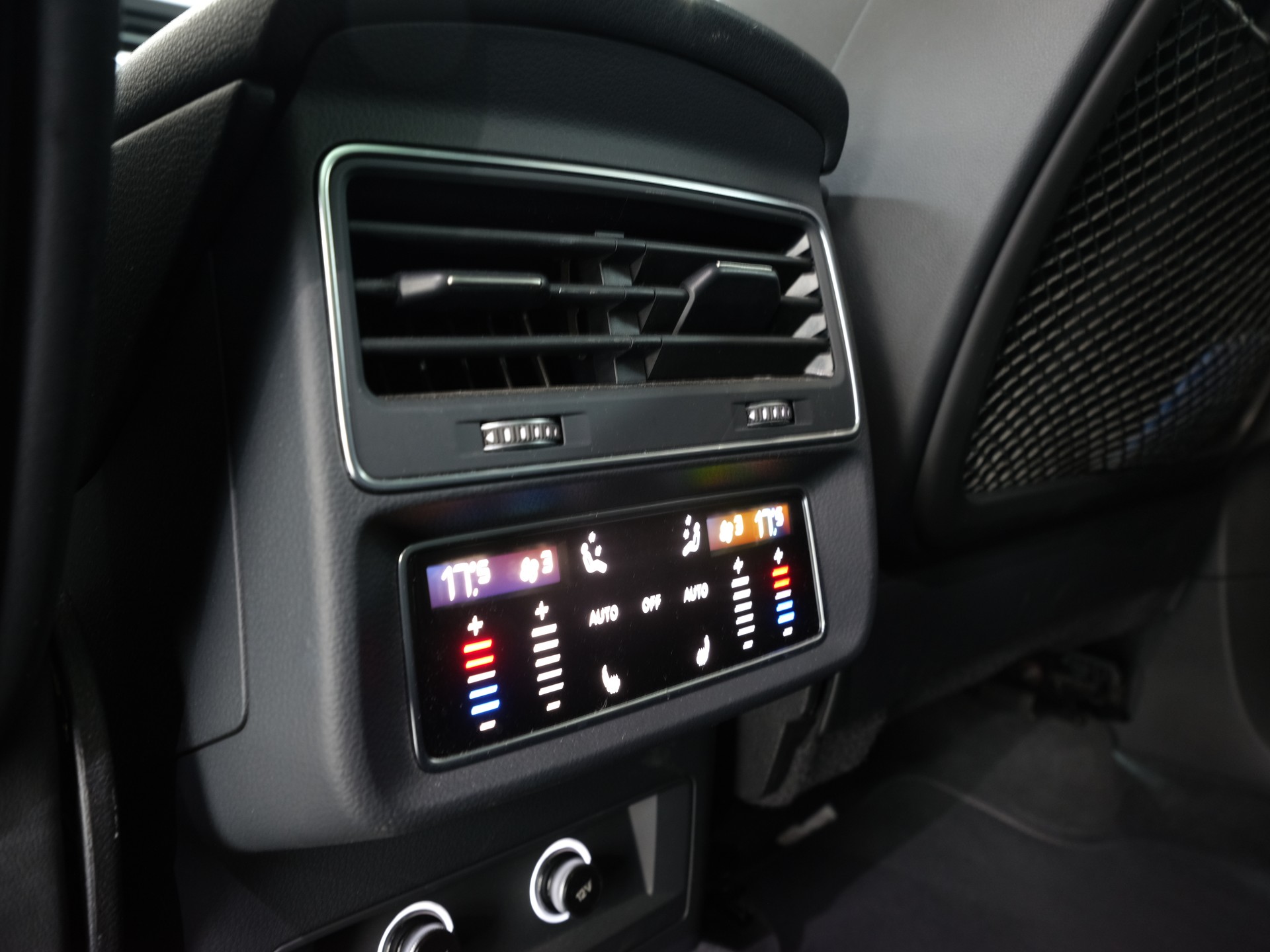 AUDI SQ7 4.0 TDI quattro tiptronic *Bose* *360 Kamera* *Panorama*-image-25