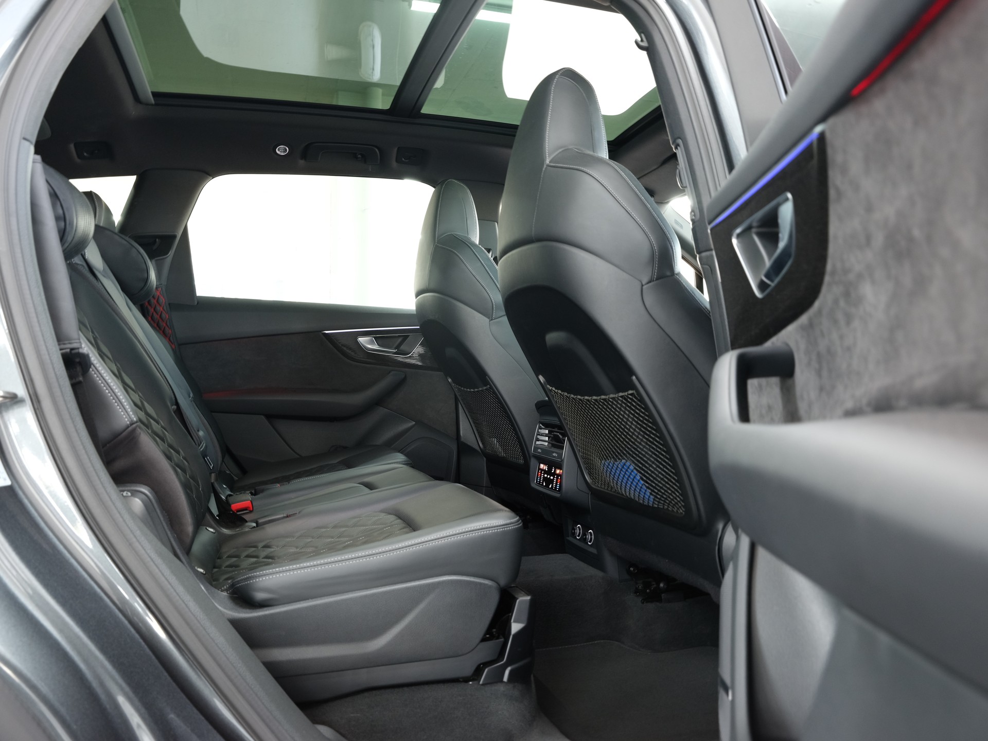 AUDI SQ7 4.0 TDI quattro tiptronic *Bose* *360 Kamera* *Panorama*-image-26