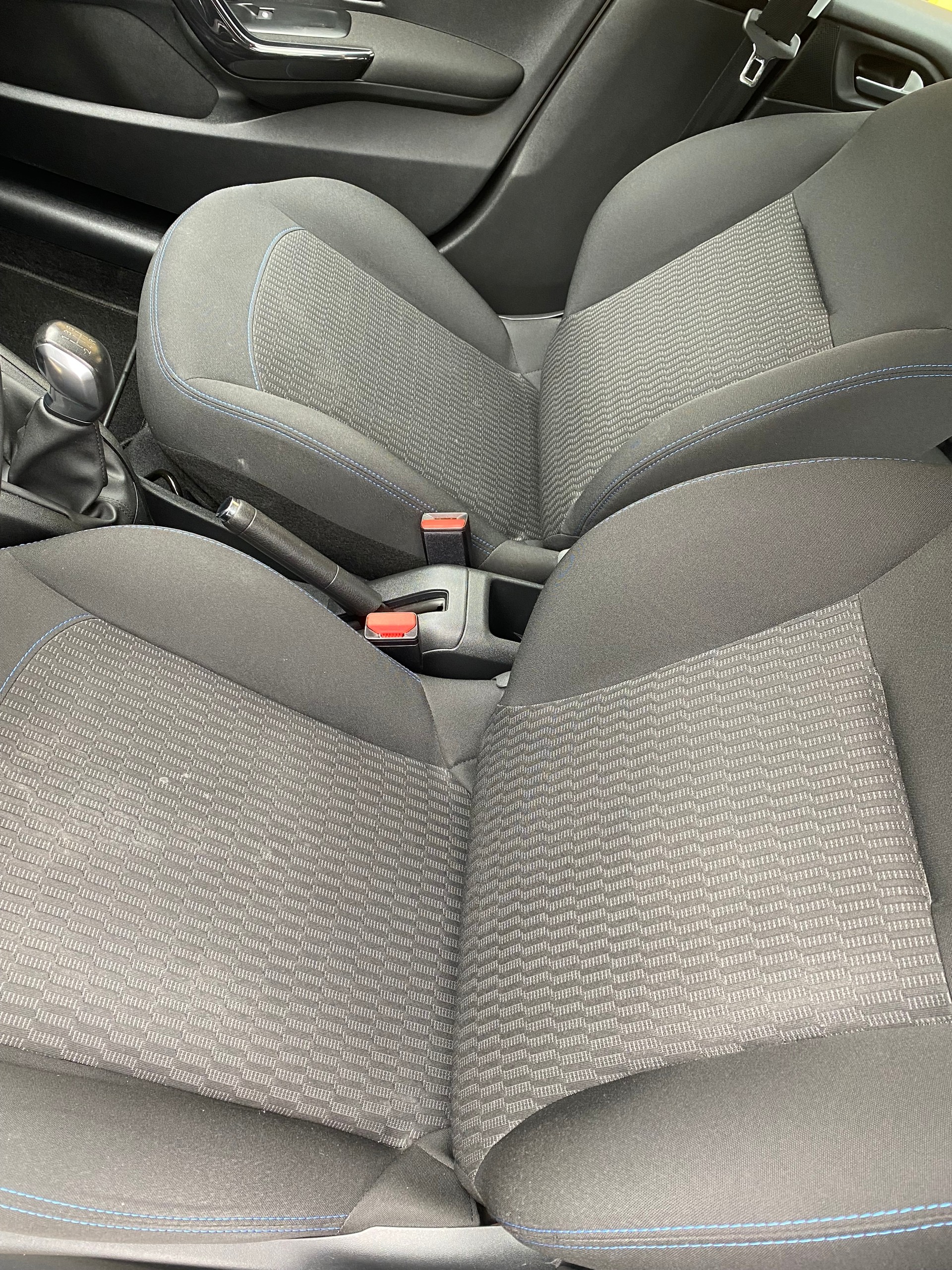 PEUGEOT 208 1.2 PureTech Signature-image-8