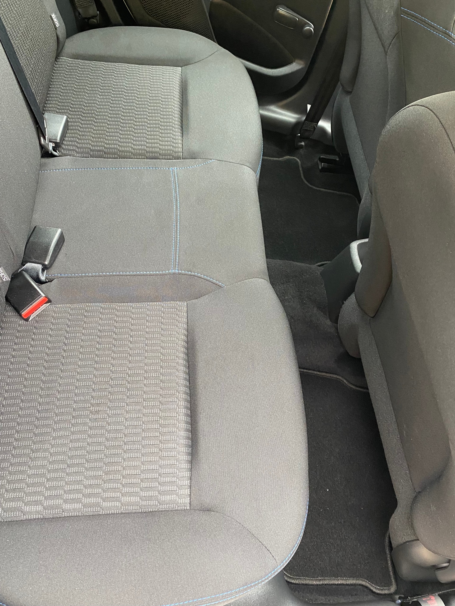 PEUGEOT 208 1.2 PureTech Signature-image-9