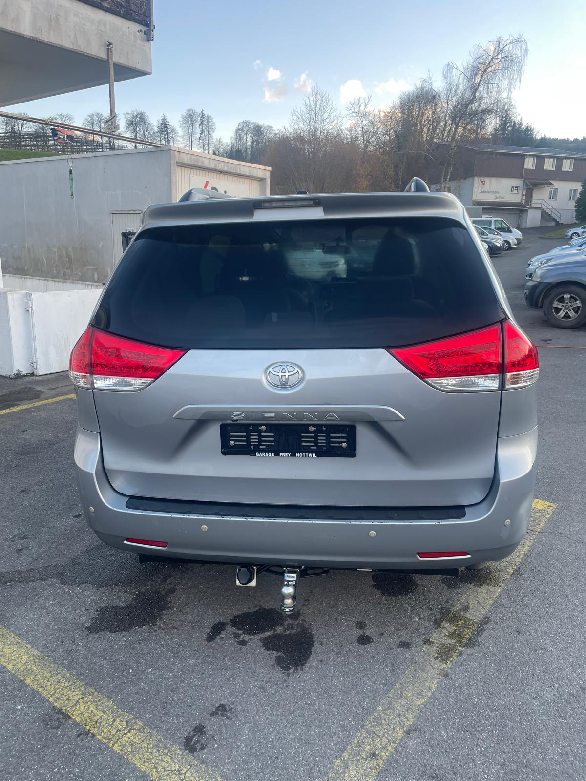 TOYOTA Sienna-image-7