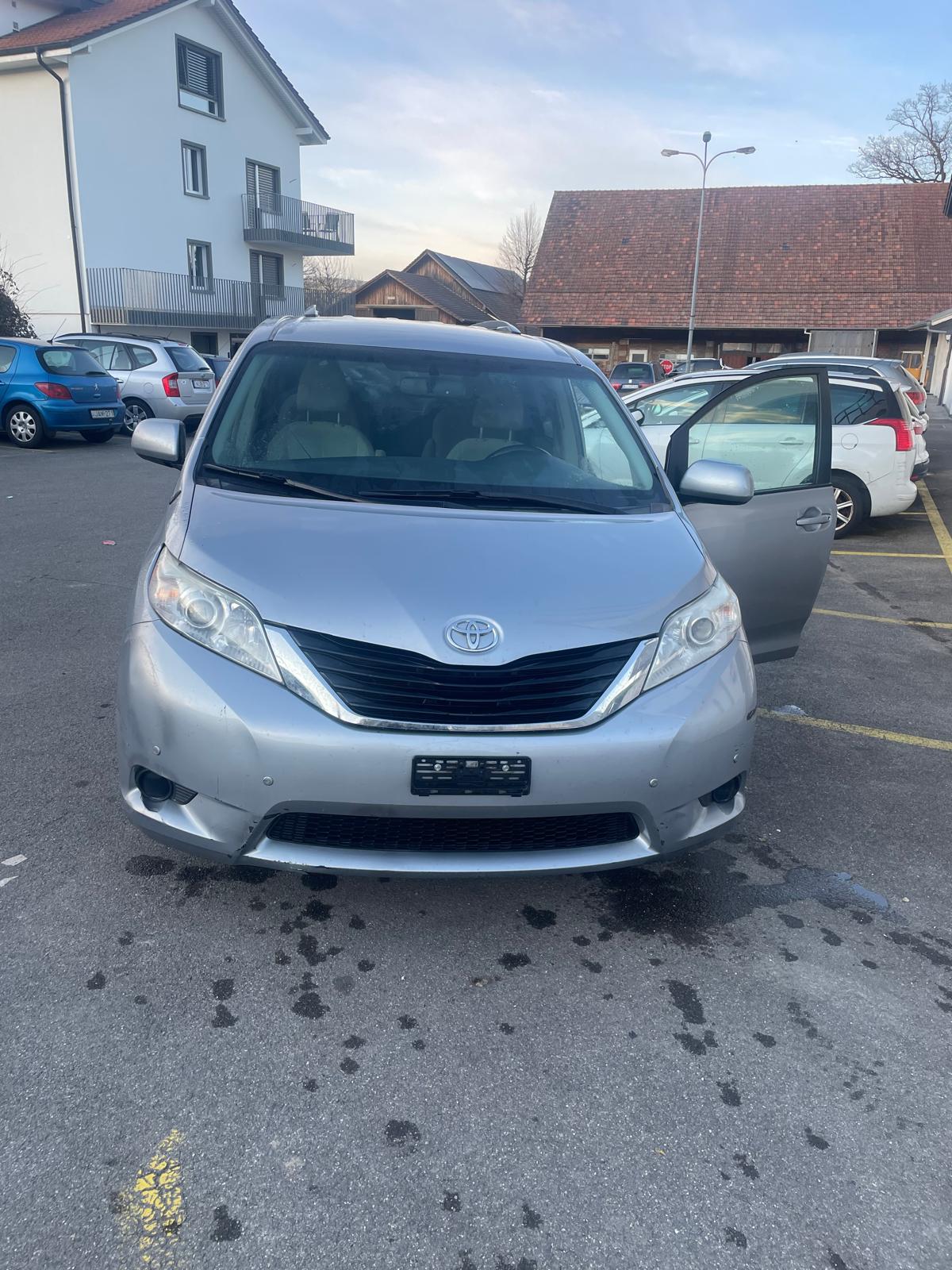 TOYOTA Sienna