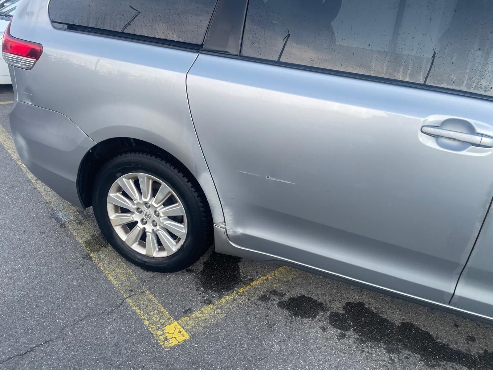 TOYOTA Sienna-image-4