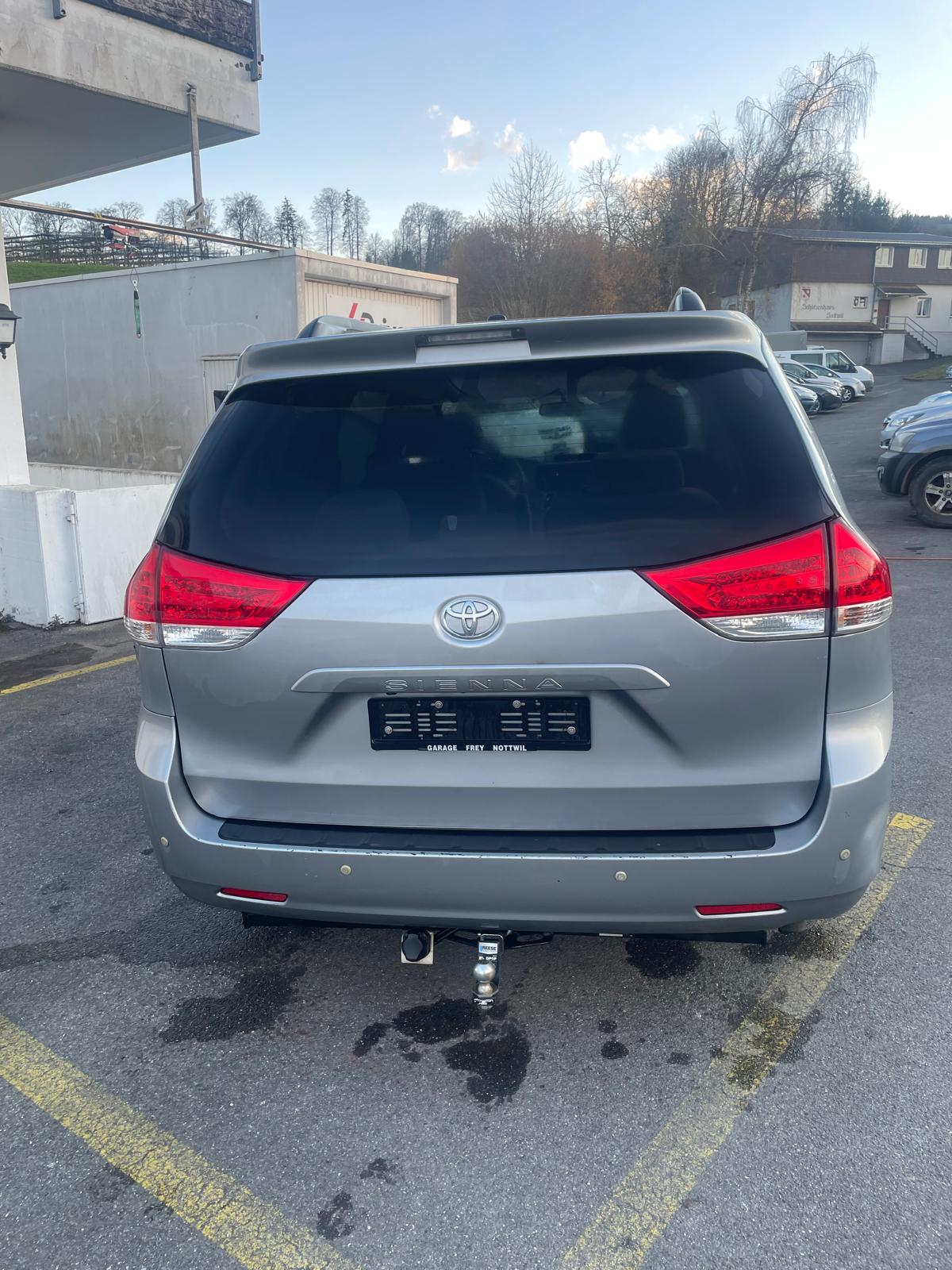 TOYOTA Sienna-image-9