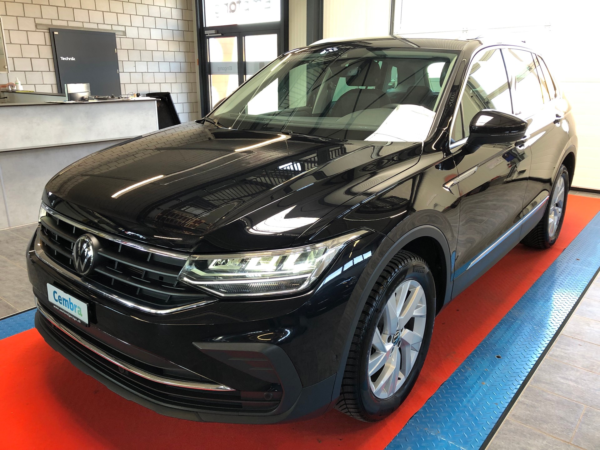 VW Tiguan 2.0 TDI SCR Life 4Motion DSG-image-4