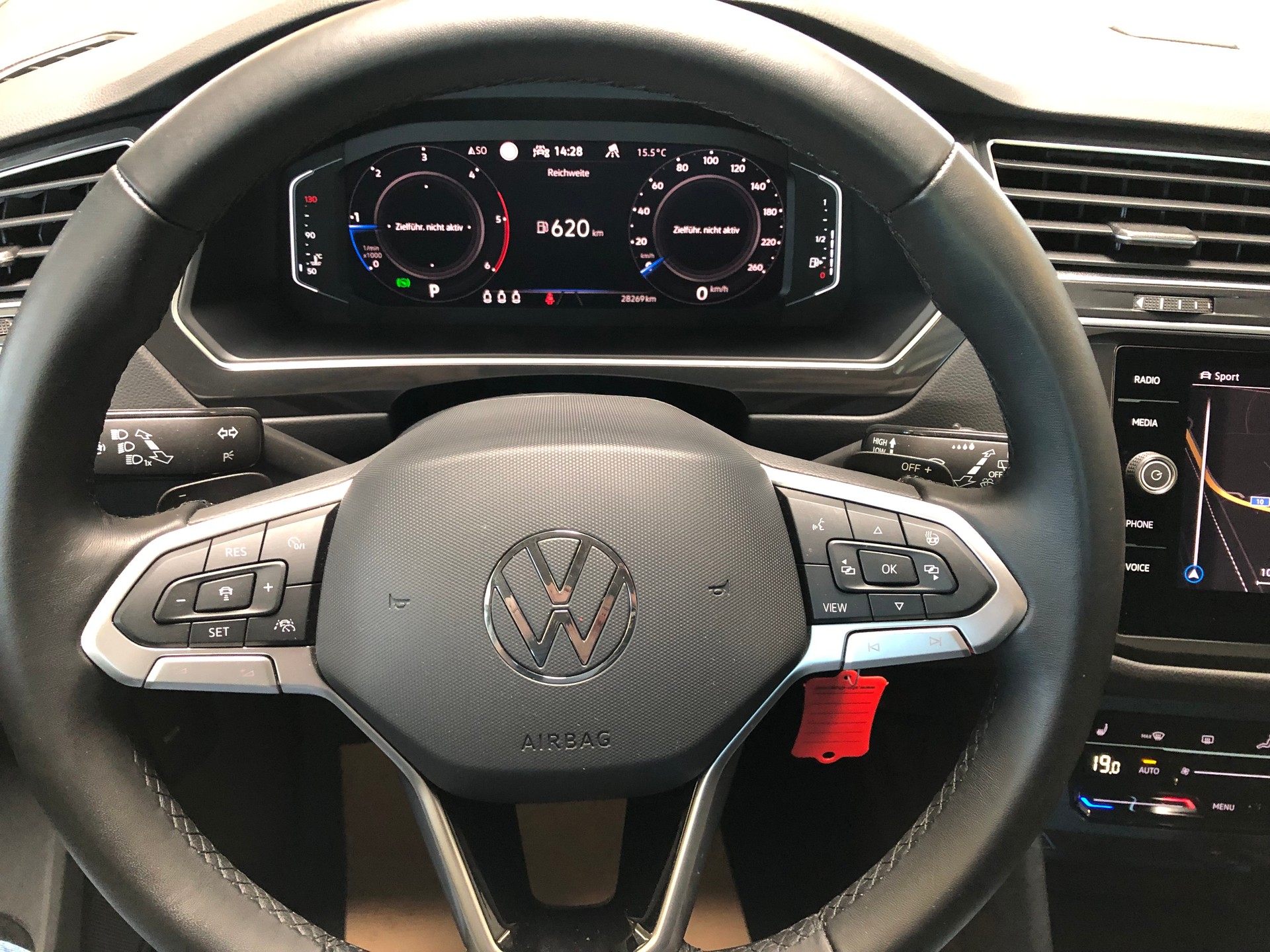 VW Tiguan 2.0 TDI SCR Life 4Motion DSG-image-21
