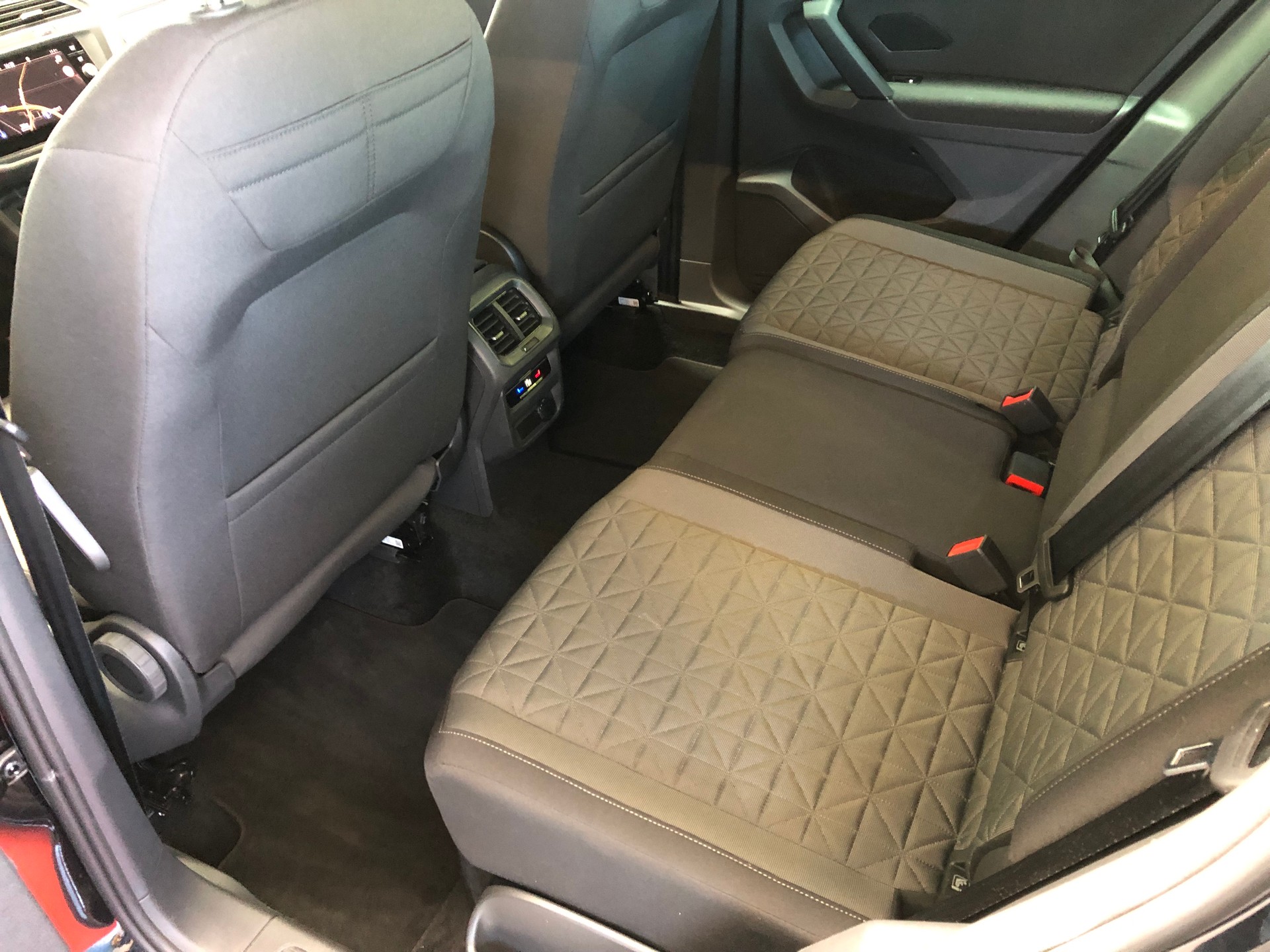 VW Tiguan 2.0 TDI SCR Life 4Motion DSG-image-19