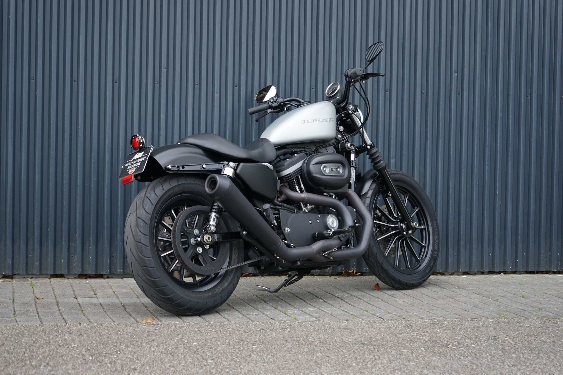 HARLEY-DAVIDSON XL 883 N Sportster Iron-image-4
