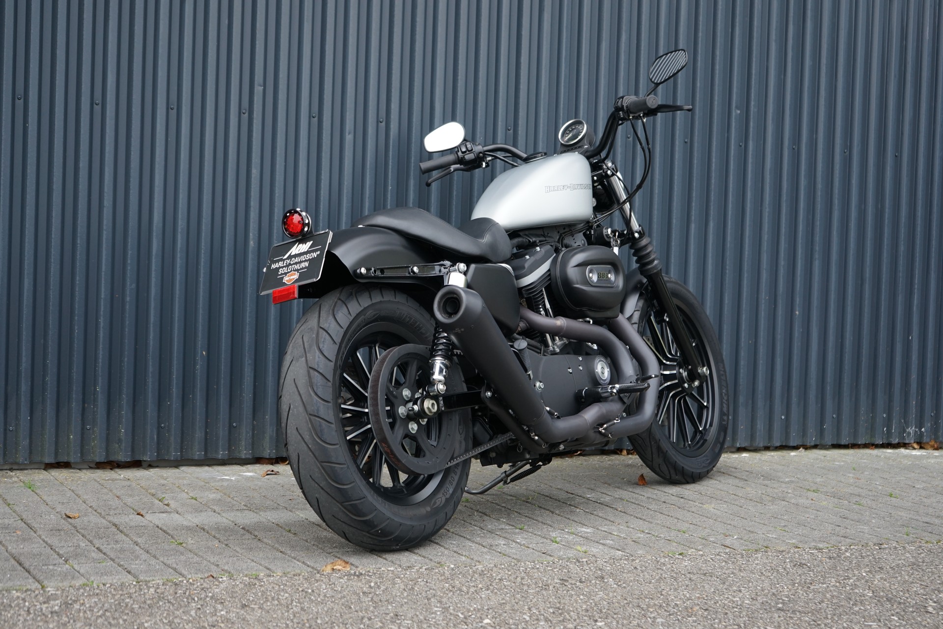 HARLEY-DAVIDSON XL 883 N Sportster Iron-image-3