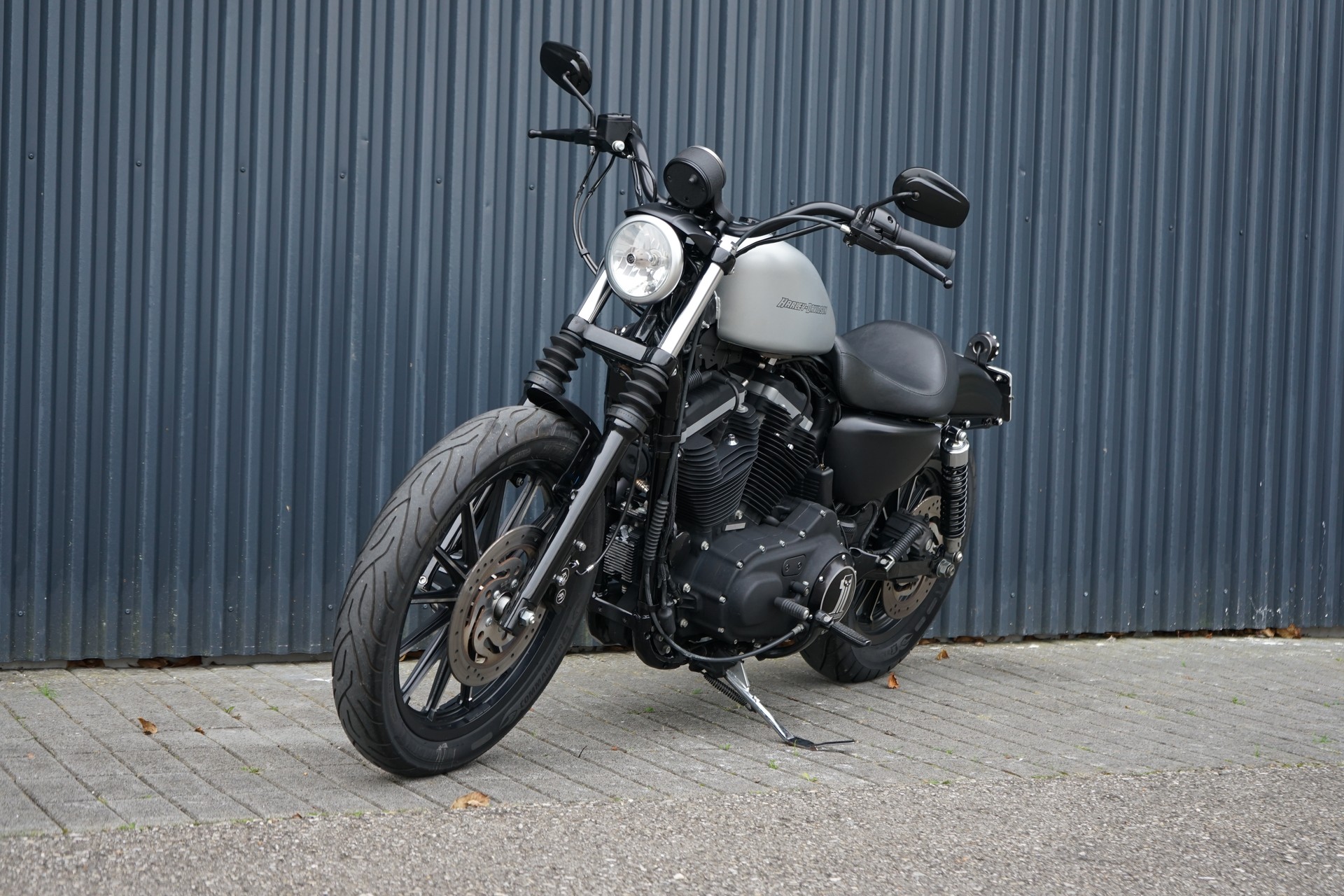 HARLEY-DAVIDSON XL 883 N Sportster Iron-image-2