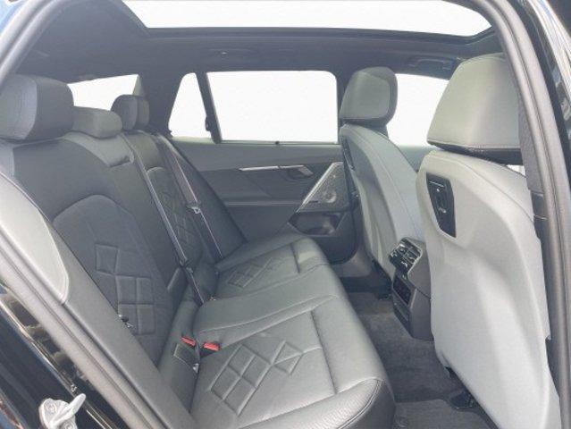 BMW i5 M60 xDrive Touring-image-11