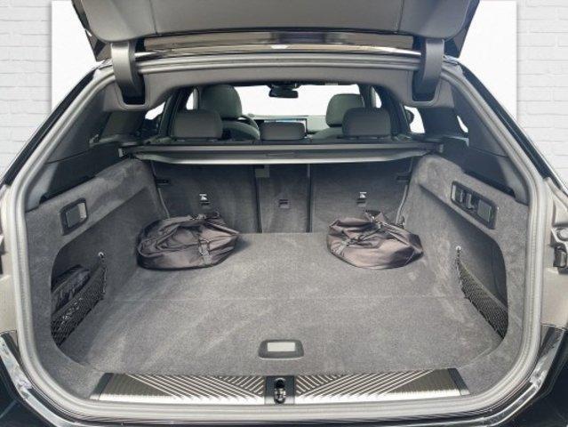 BMW i5 M60 xDrive Touring-image-24