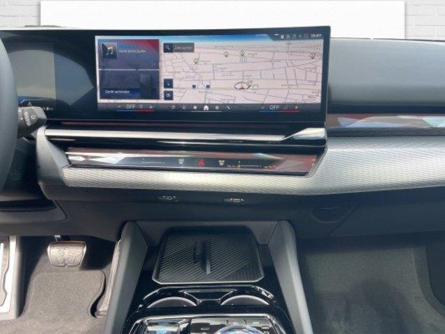 BMW i5 M60 xDrive Touring-image-10