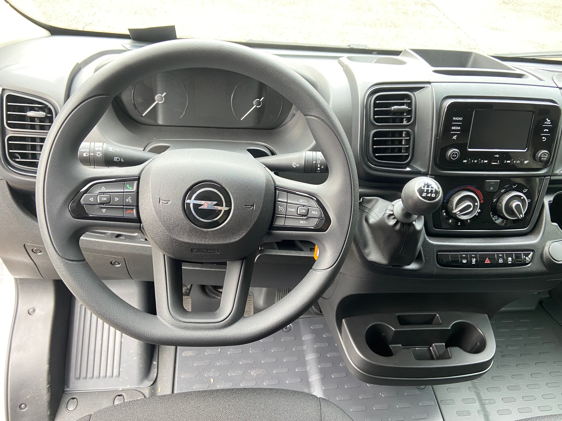 OPEL Movano 2.2 d 3,5t L3H2 180PS AHK-image-9