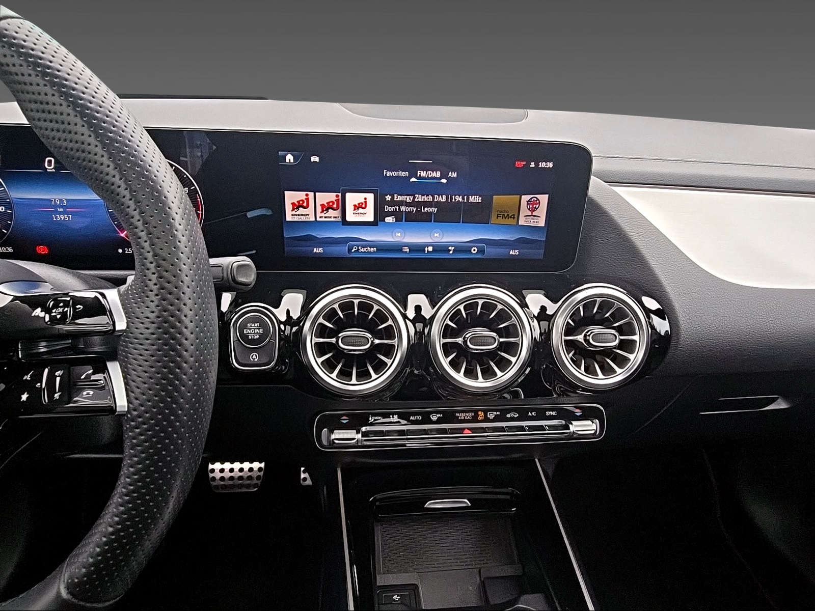 MERCEDES-BENZ GLA 250 4Matic-image-13