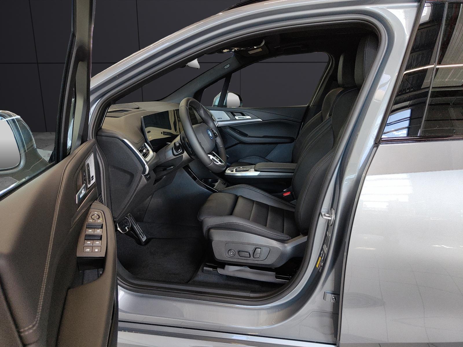 BMW 230e xDrive paddles Active Tourer-showroom-element-1