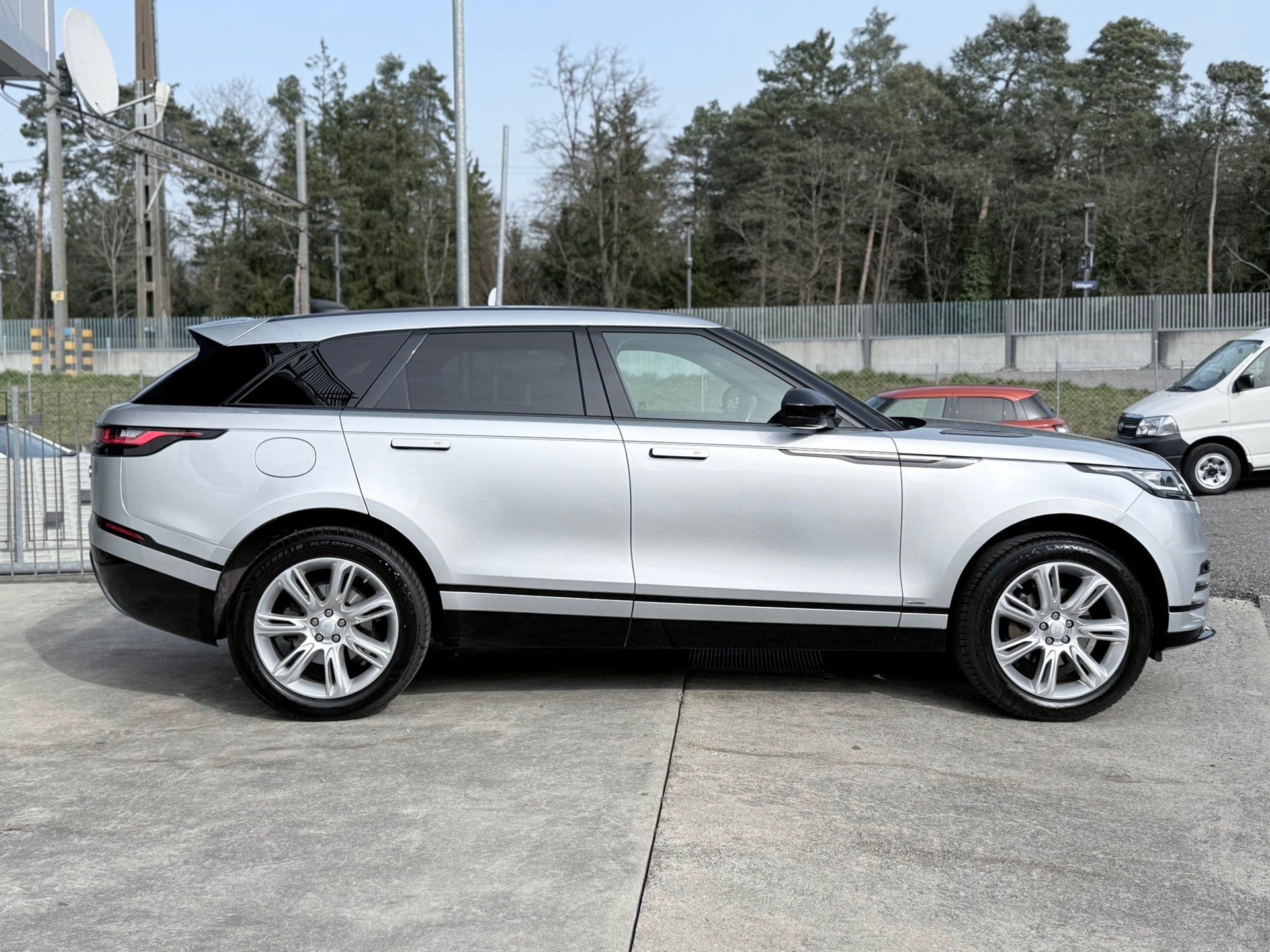 LAND ROVER Range Rover Velar R-Dynamic P 250 S Automatic-image-3