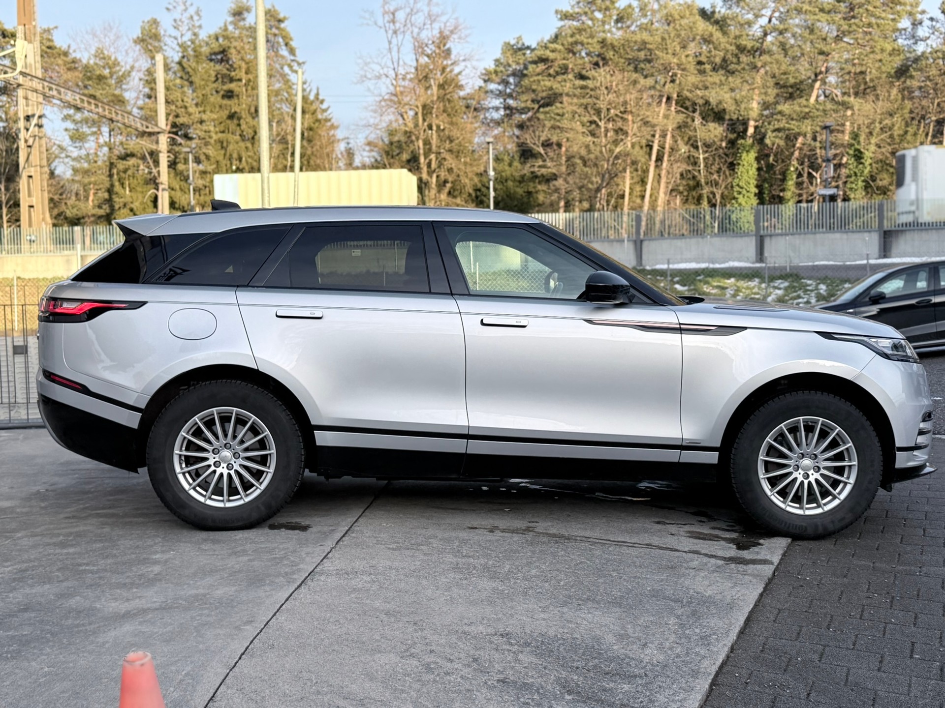 LAND ROVER Range Rover Velar R-Dynamic P 250 S Automatic-image-4