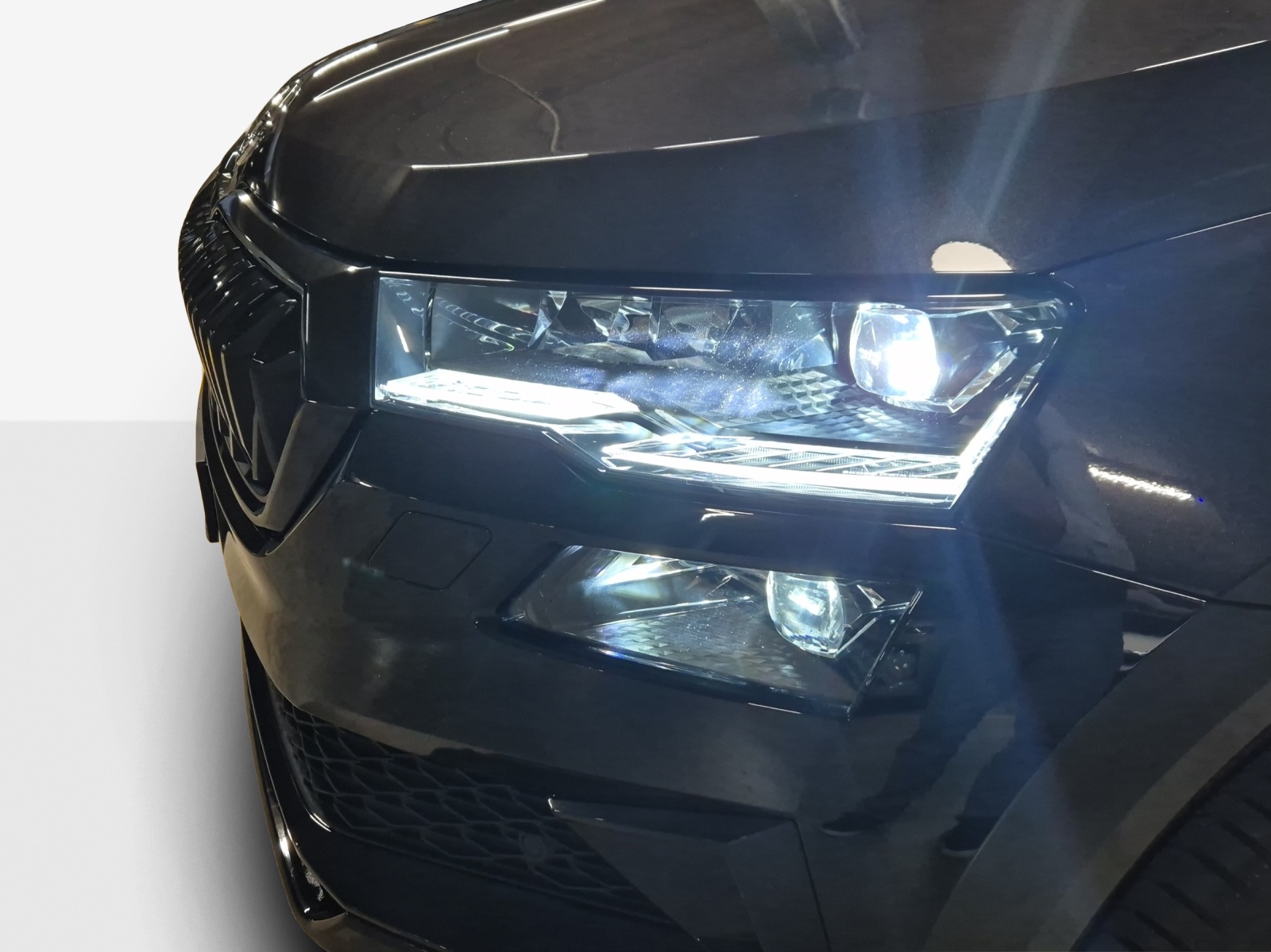 SKODA Karoq 2.0 TSI Dynamic Limited Edition 4x4 DSG-image-15