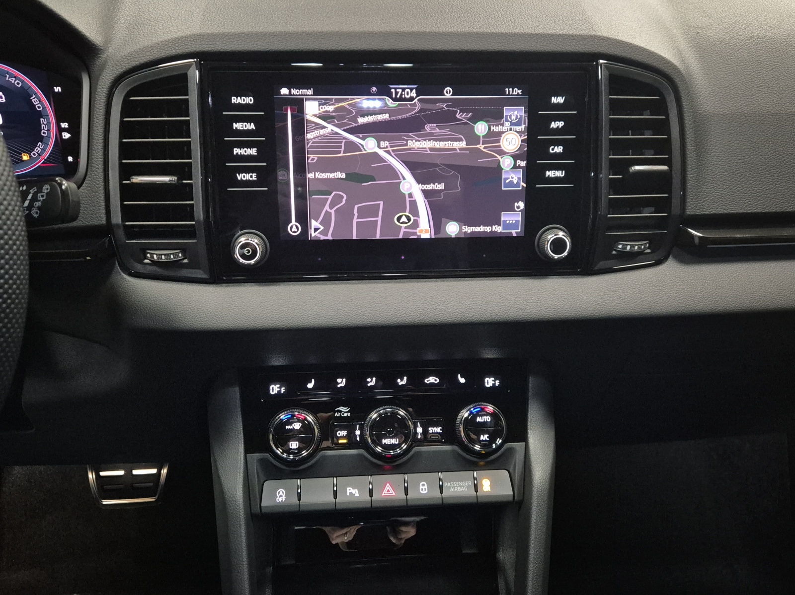 SKODA Karoq 2.0 TSI Dynamic Limited Edition 4x4 DSG-image-10