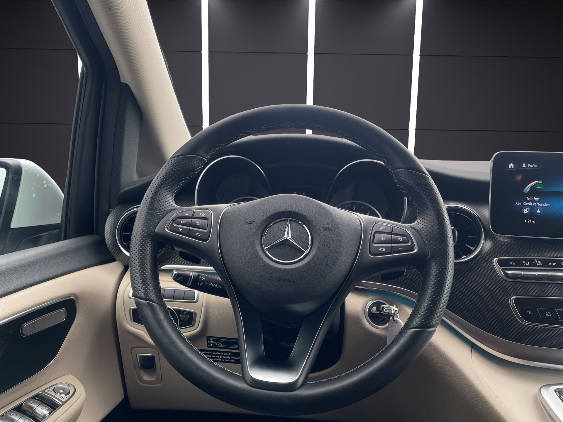 MERCEDES-BENZ Marco Polo 300 d 4M AMG-image-11