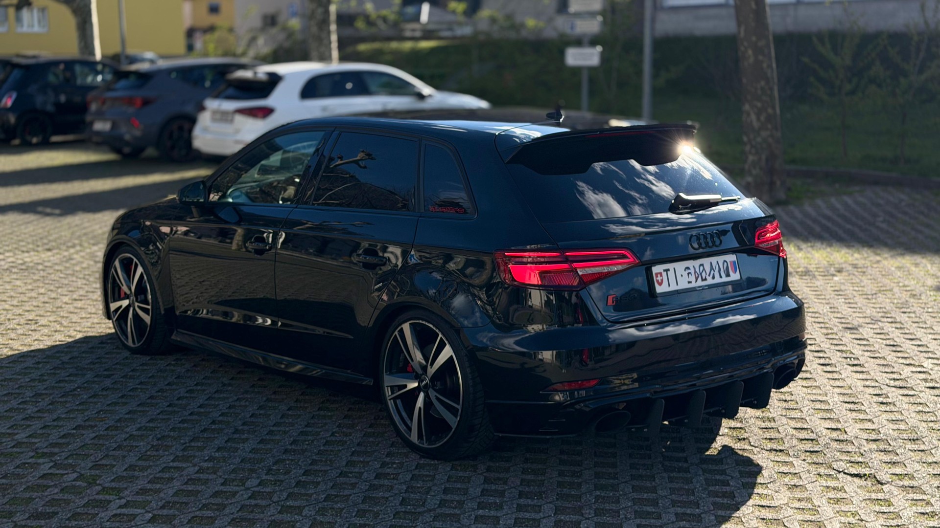 AUDI RS3 Sportback 2.5 TSI quattro S-tronic-image-4