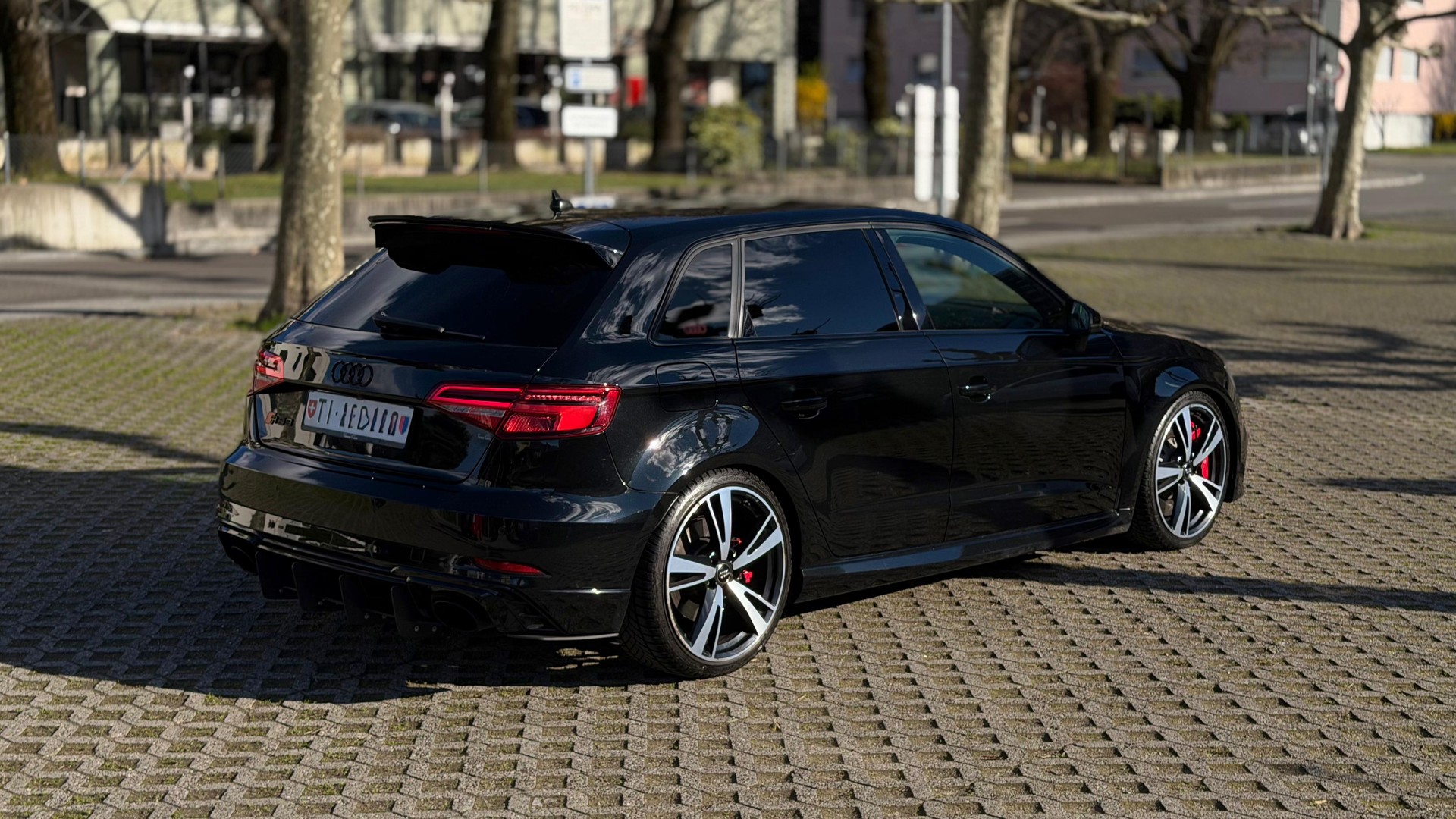 AUDI RS3 Sportback 2.5 TSI quattro S-tronic-image-6