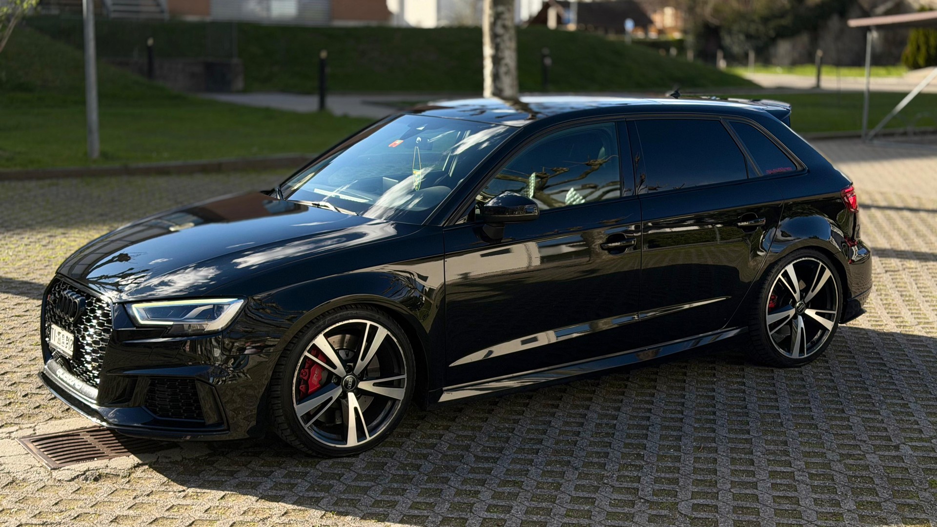AUDI RS3 Sportback 2.5 TSI quattro S-tronic-image-2