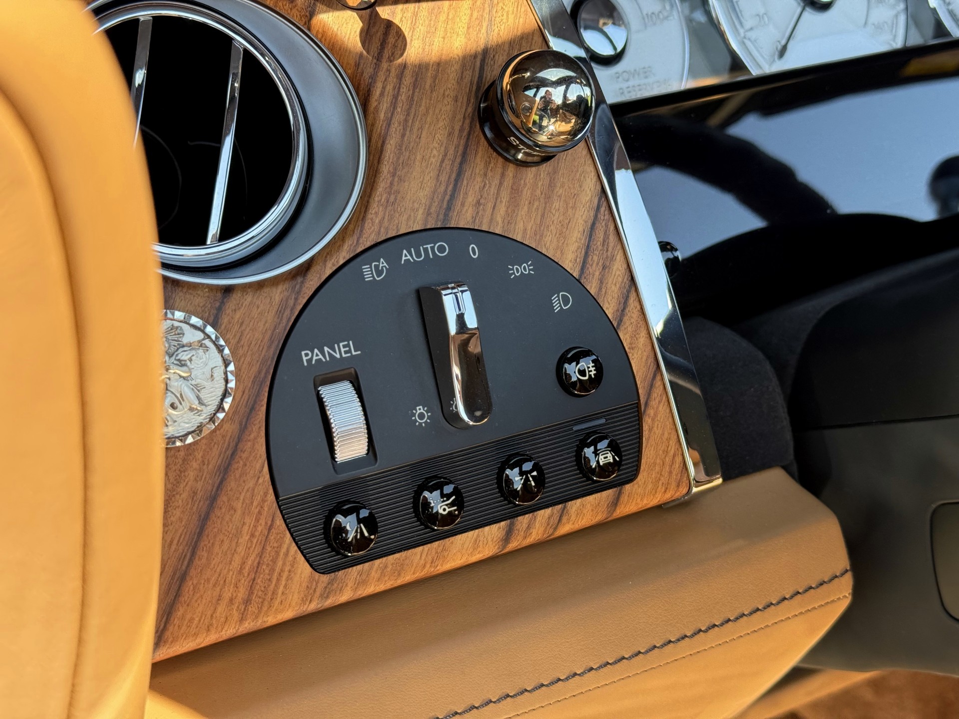 ROLLS-ROYCE Dawn 6.6 V12-image-24