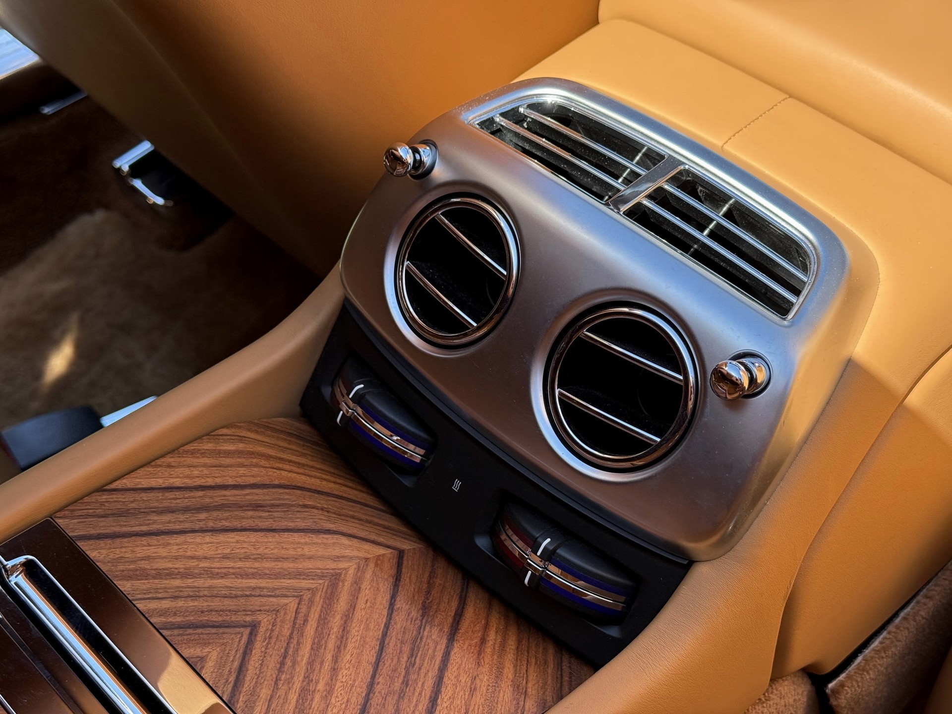 ROLLS-ROYCE Dawn 6.6 V12-image-19
