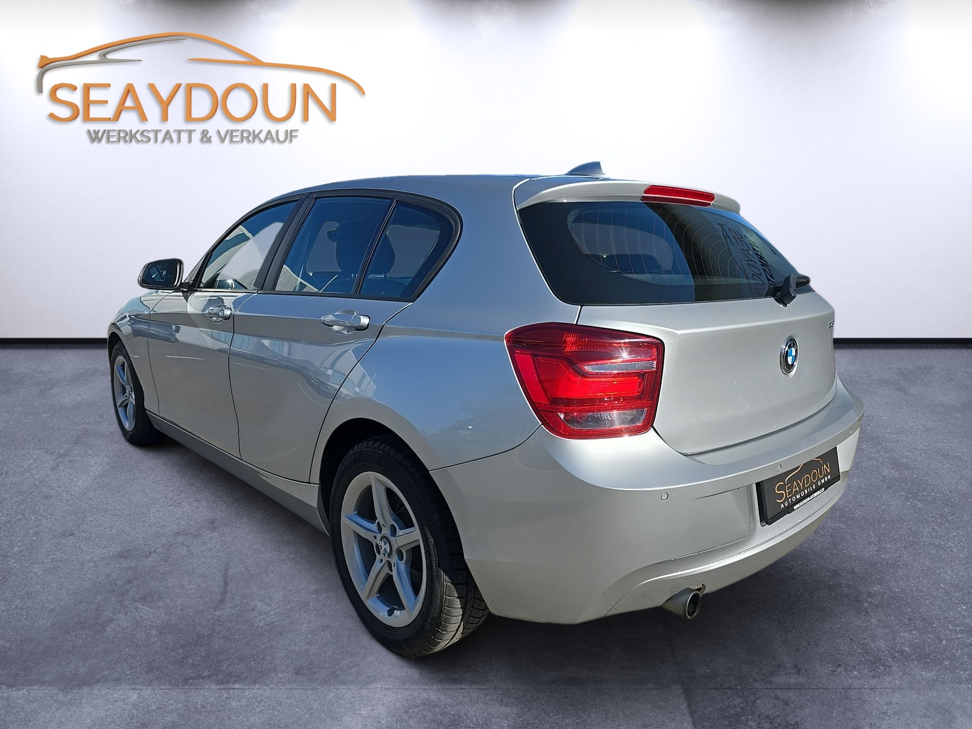 BMW 118i Steptronic-showroom-element-1